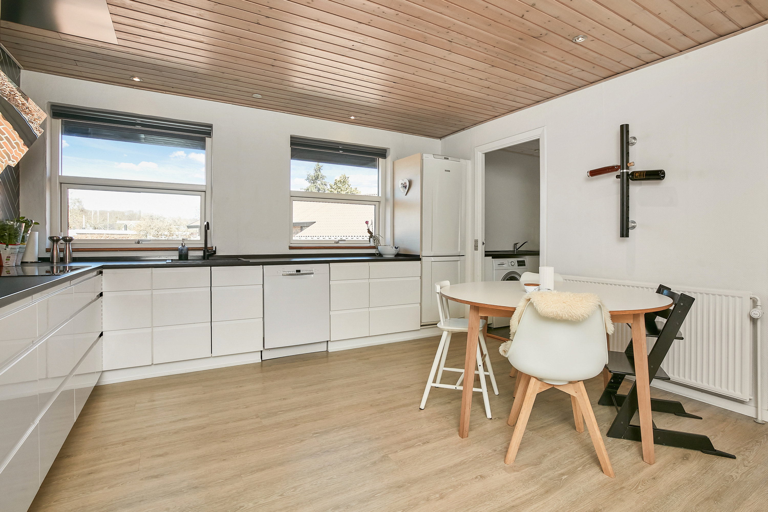 Fremhævet køkken billede i fuldskærmstilstand. Billede af Tornbjerg 102, 8732 Hovedgård