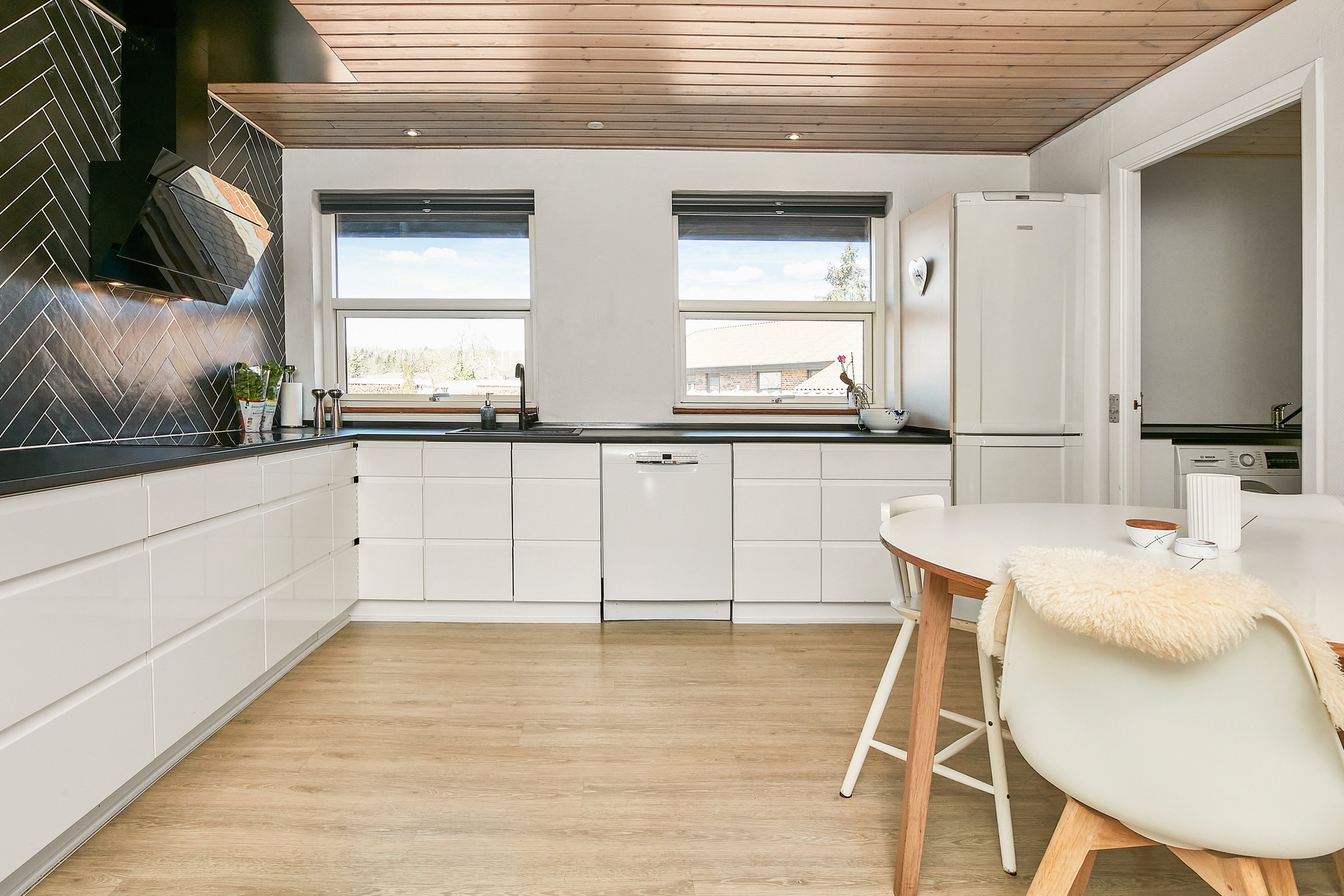 Fremhævet køkken billede i fuldskærmstilstand. Billede af Tornbjerg 102, 8732 Hovedgård