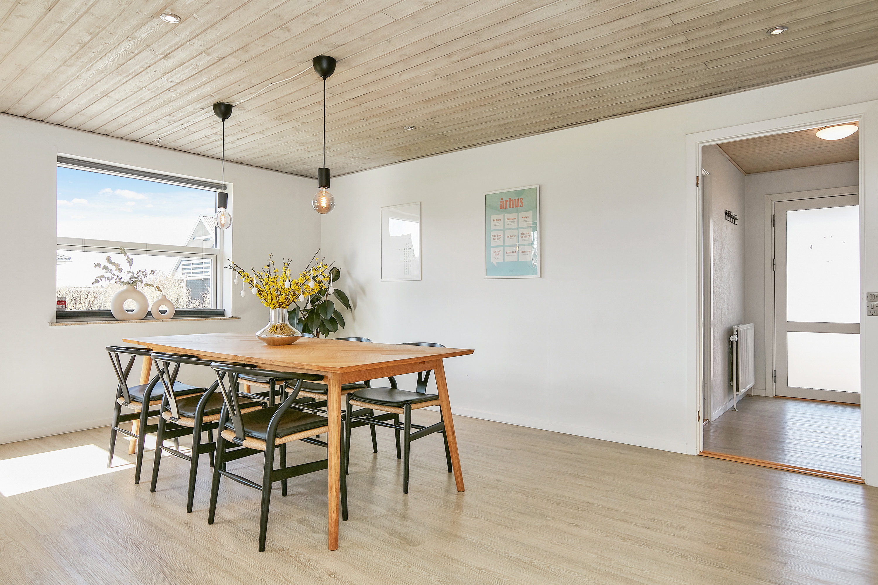 Fremhævet stue billede i fuldskærmstilstand. Billede af Tornbjerg 102, 8732 Hovedgård