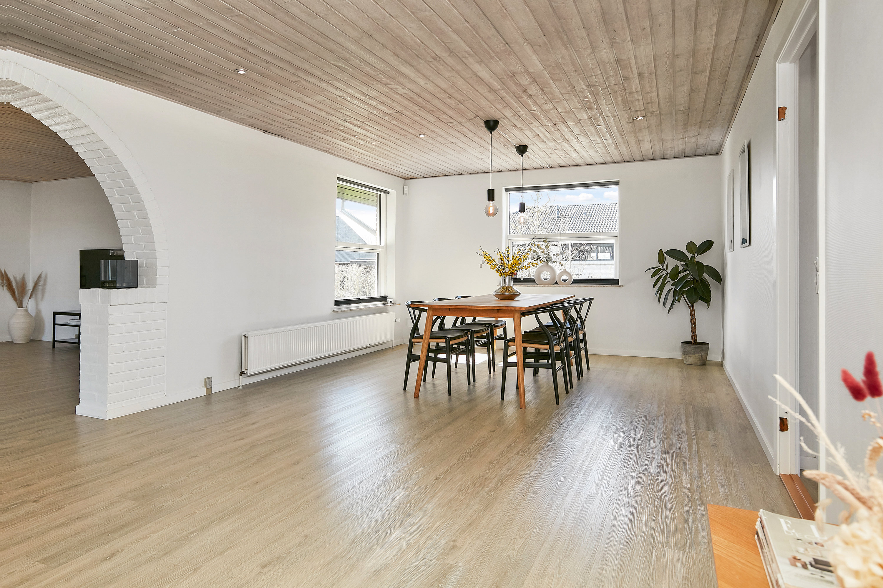 Fremhævet stue billede i fuldskærmstilstand. Billede af Tornbjerg 102, 8732 Hovedgård