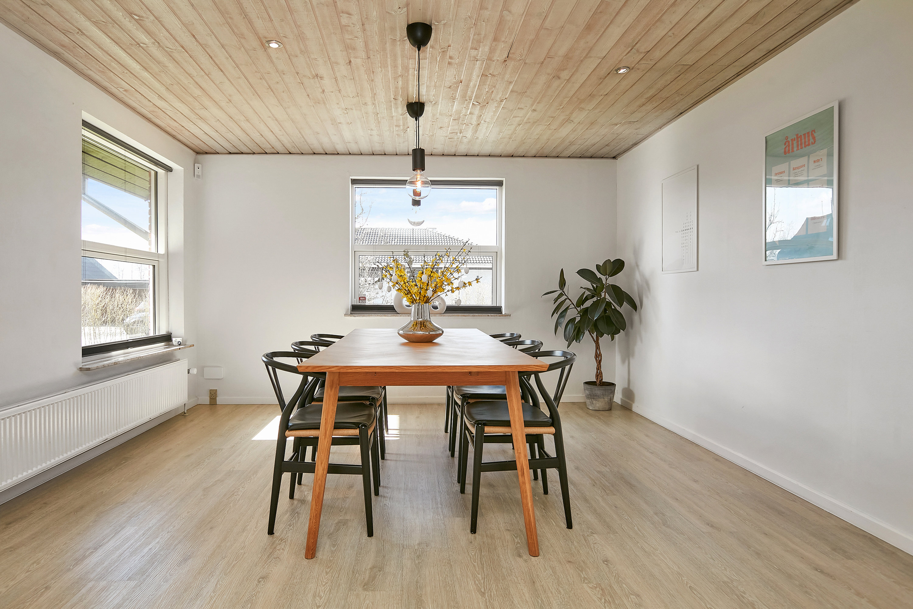 Fremhævet stue billede i fuldskærmstilstand. Billede af Tornbjerg 102, 8732 Hovedgård