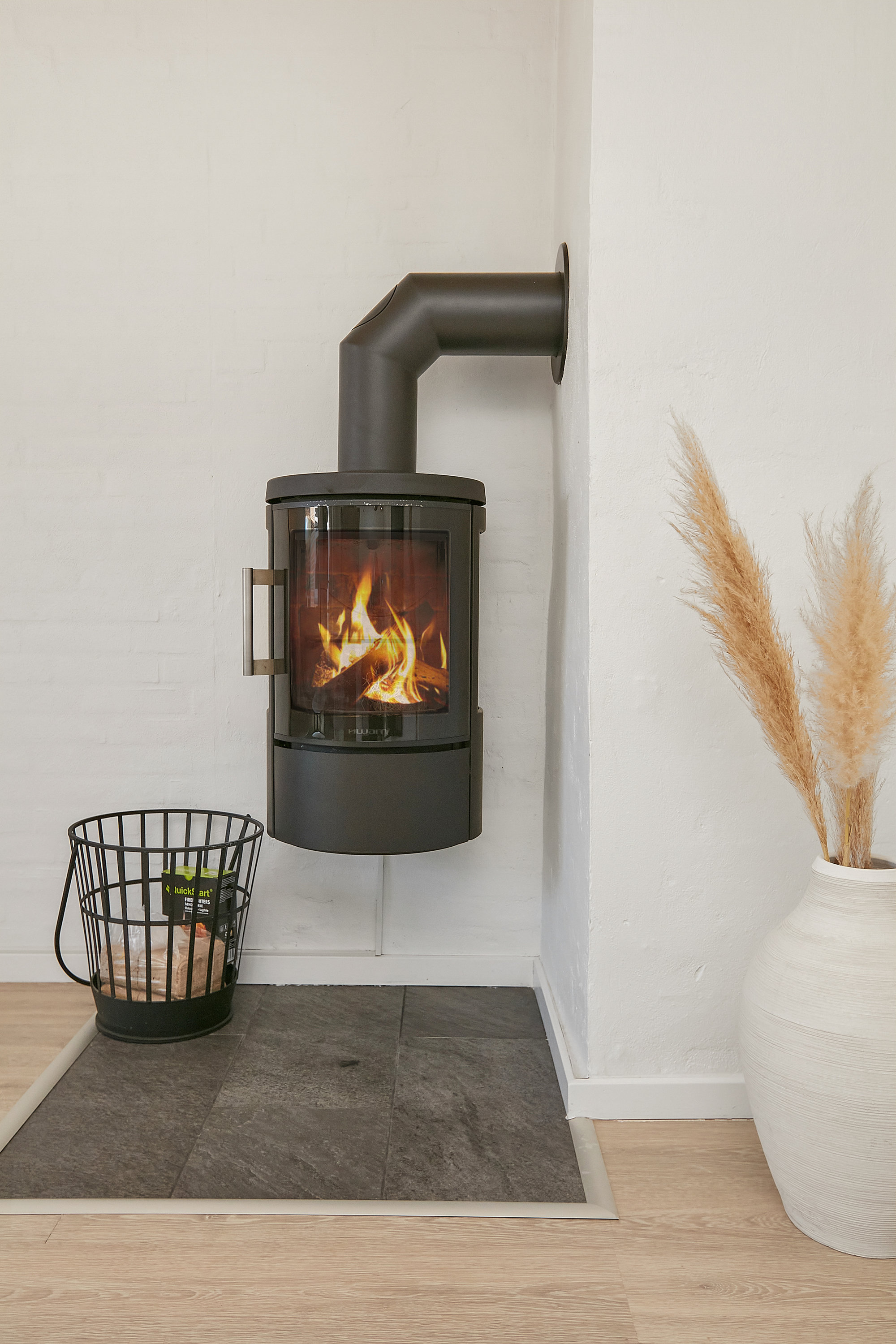 Fremhævet brændeovn billede i fuldskærmstilstand. Billede af Tornbjerg 102, 8732 Hovedgård