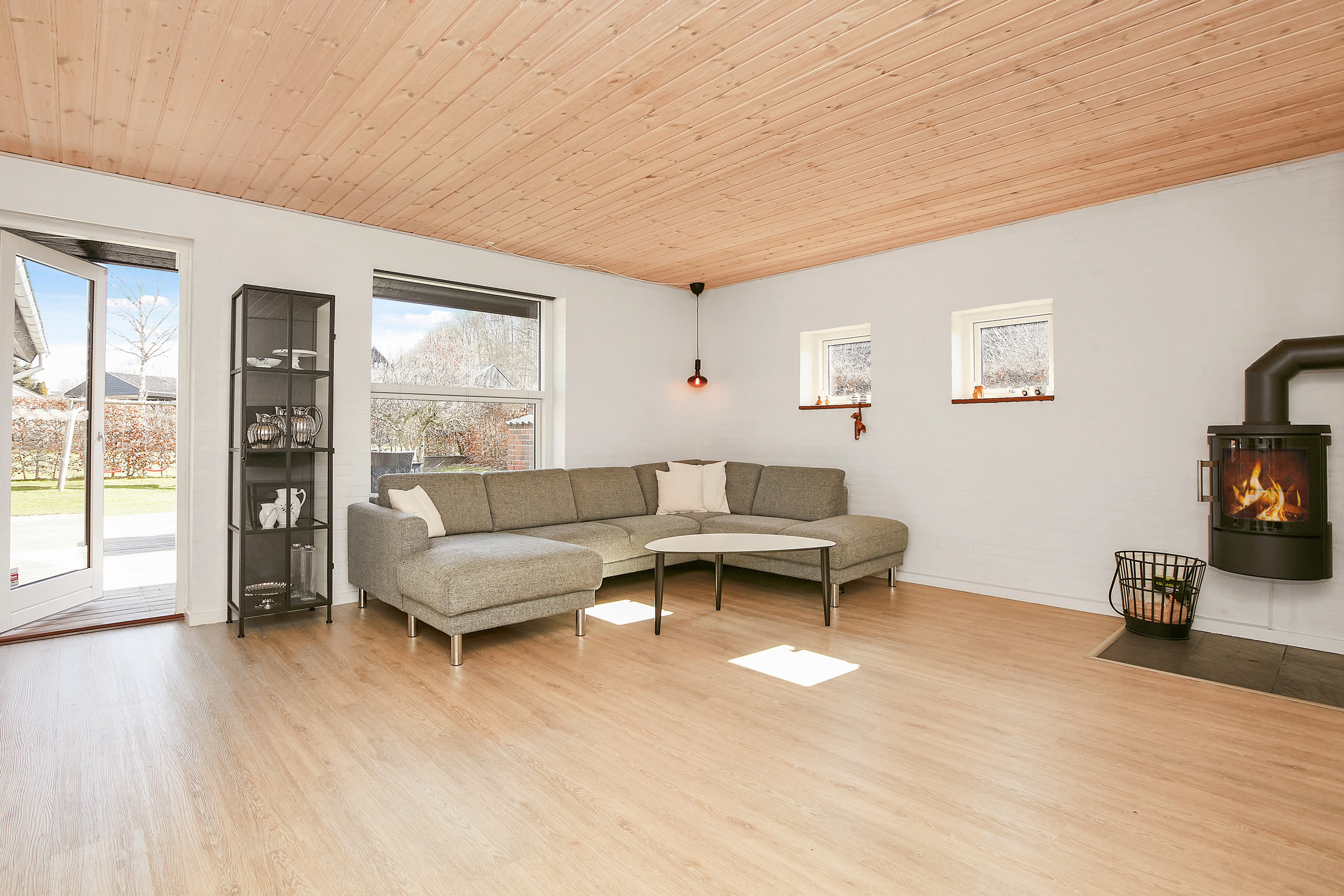 Fremhævet stue billede i fuldskærmstilstand. Billede af Tornbjerg 102, 8732 Hovedgård