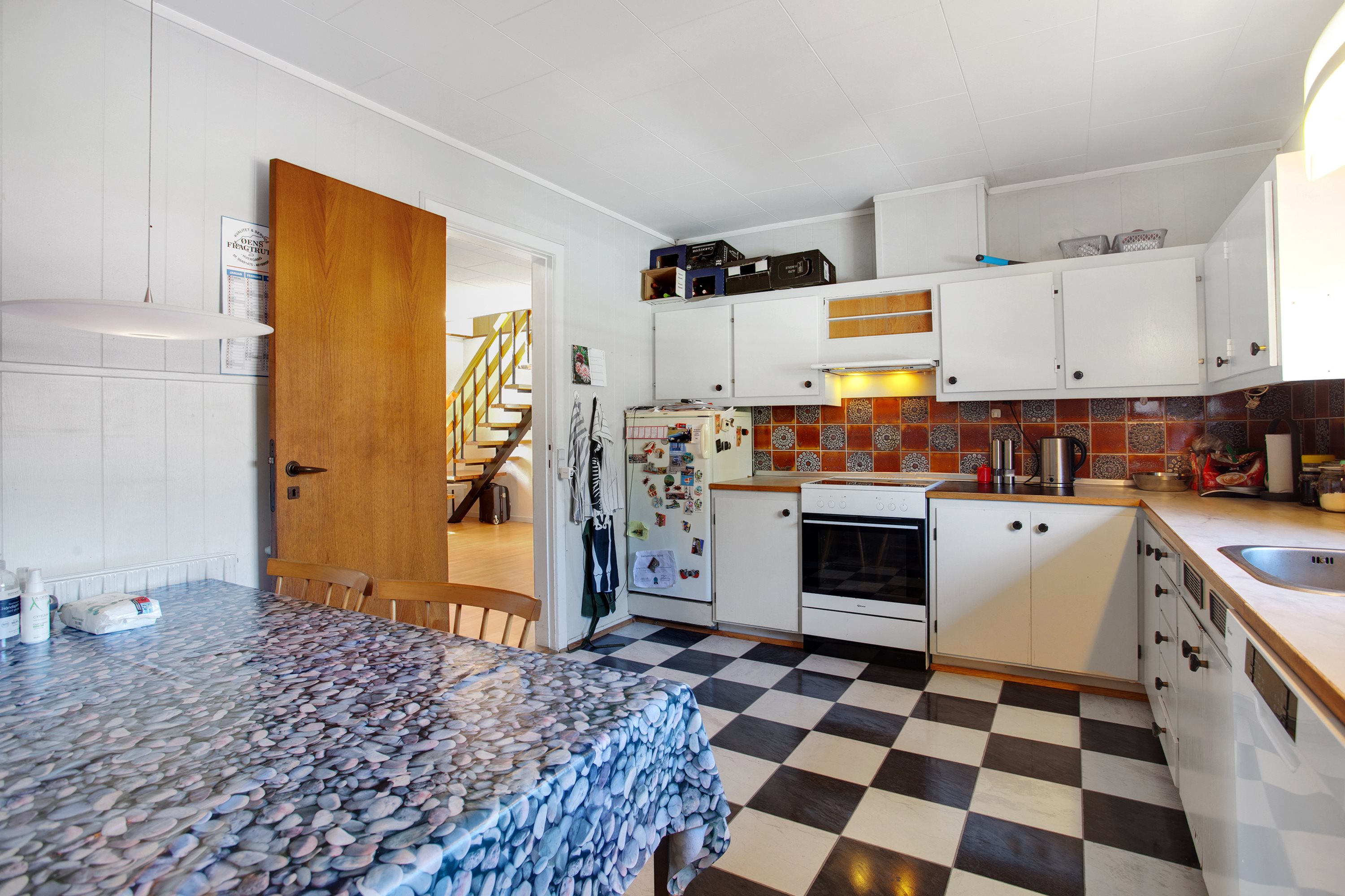 Fremhævet køkken billede i fuldskærmstilstand. Billede af Kromarksvej 6, Byrum By, 9940 Læsø