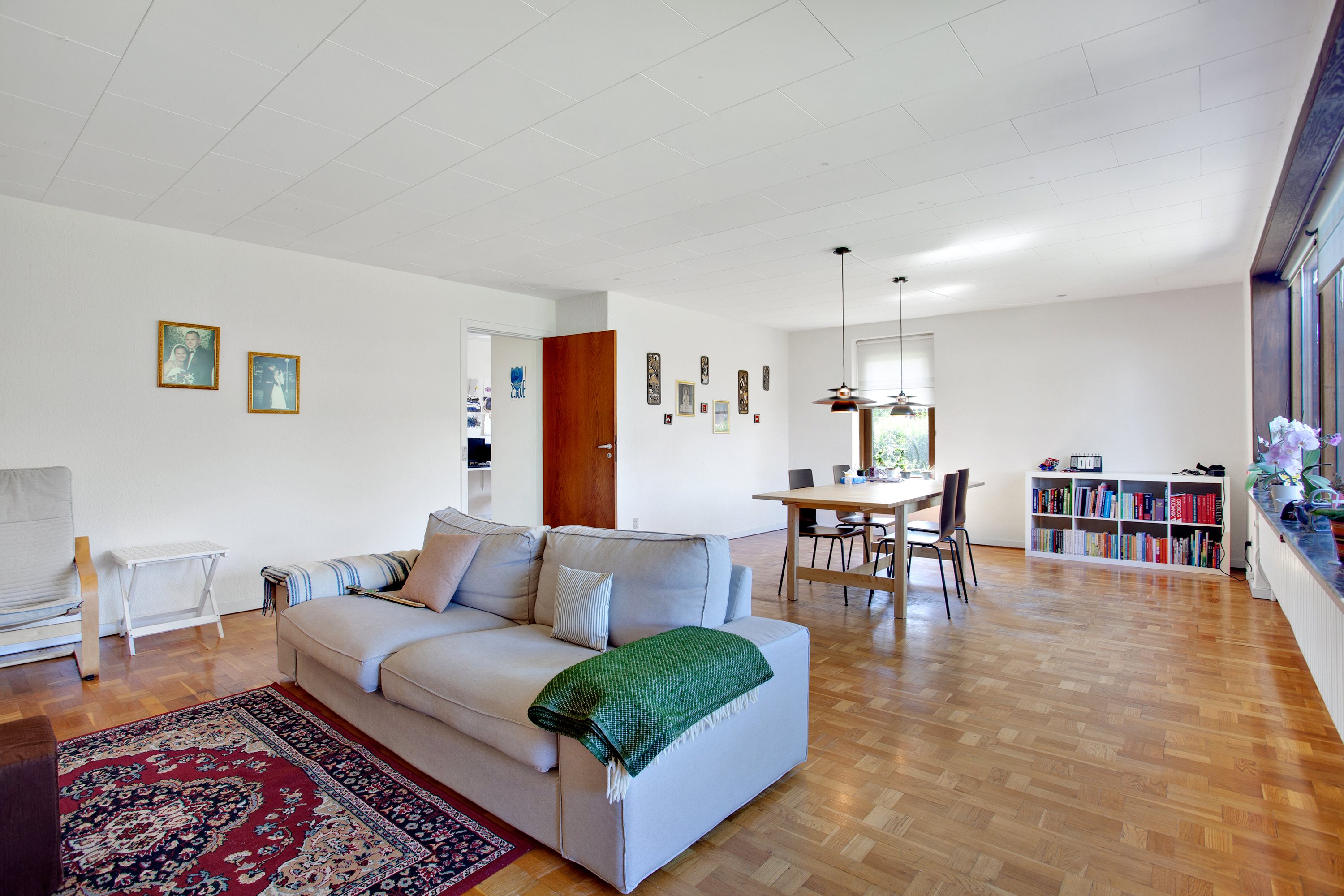 Fremhævet stue billede i fuldskærmstilstand. Billede af Kromarksvej 6, Byrum By, 9940 Læsø