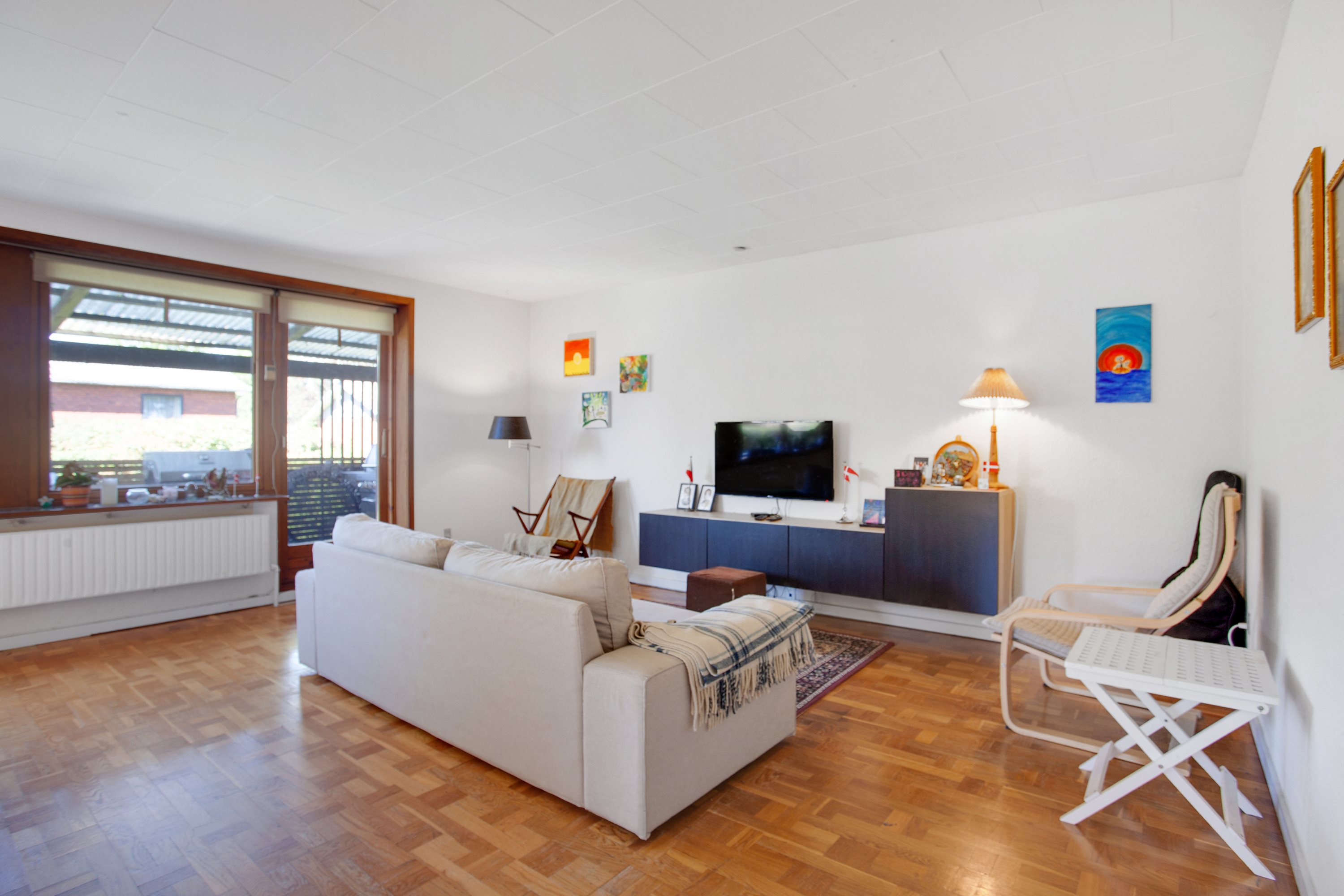 Fremhævet stue billede i fuldskærmstilstand. Billede af Kromarksvej 6, Byrum By, 9940 Læsø