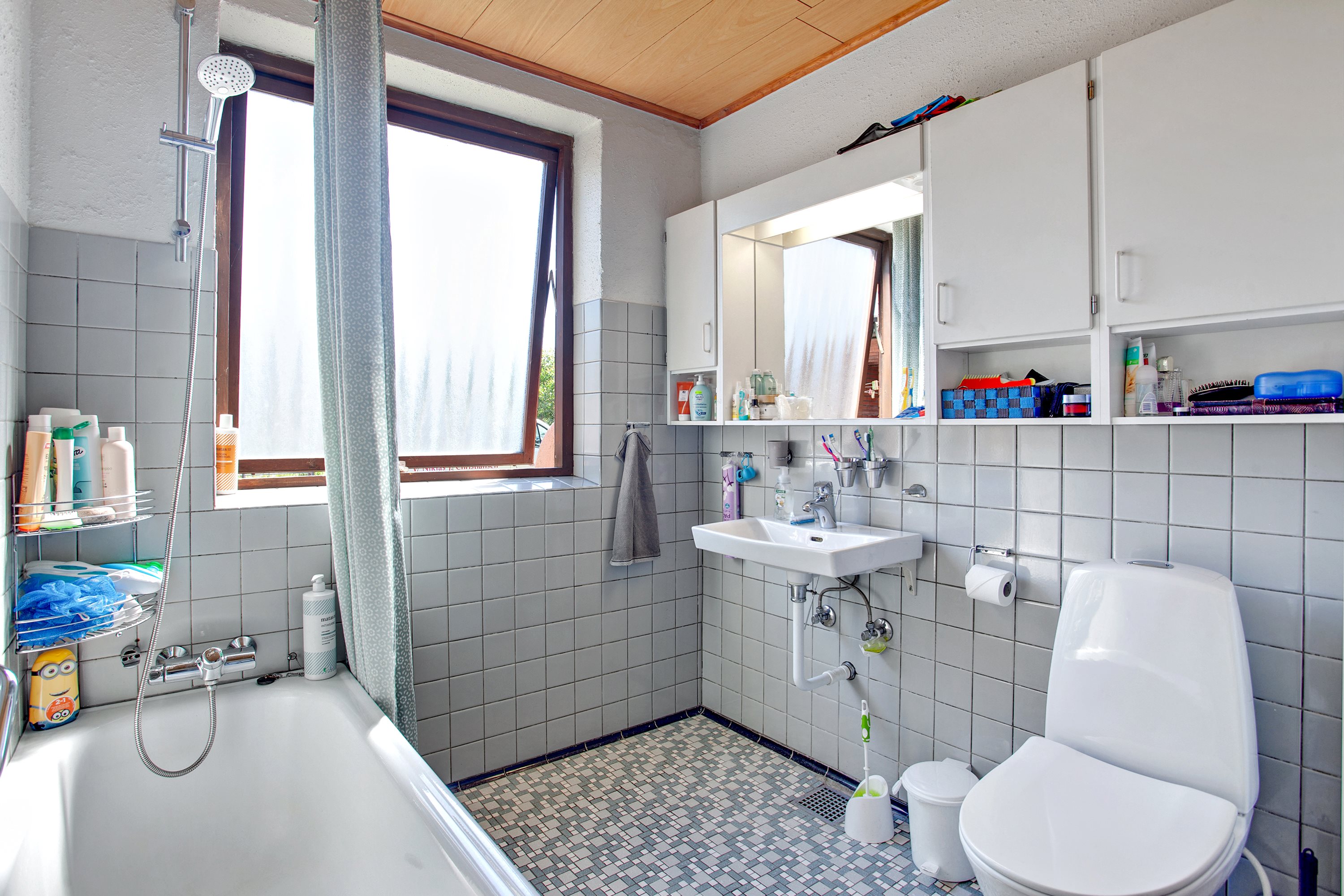 Fremhævet badeværelse billede i fuldskærmstilstand. Billede af Kromarksvej 6, Byrum By, 9940 Læsø