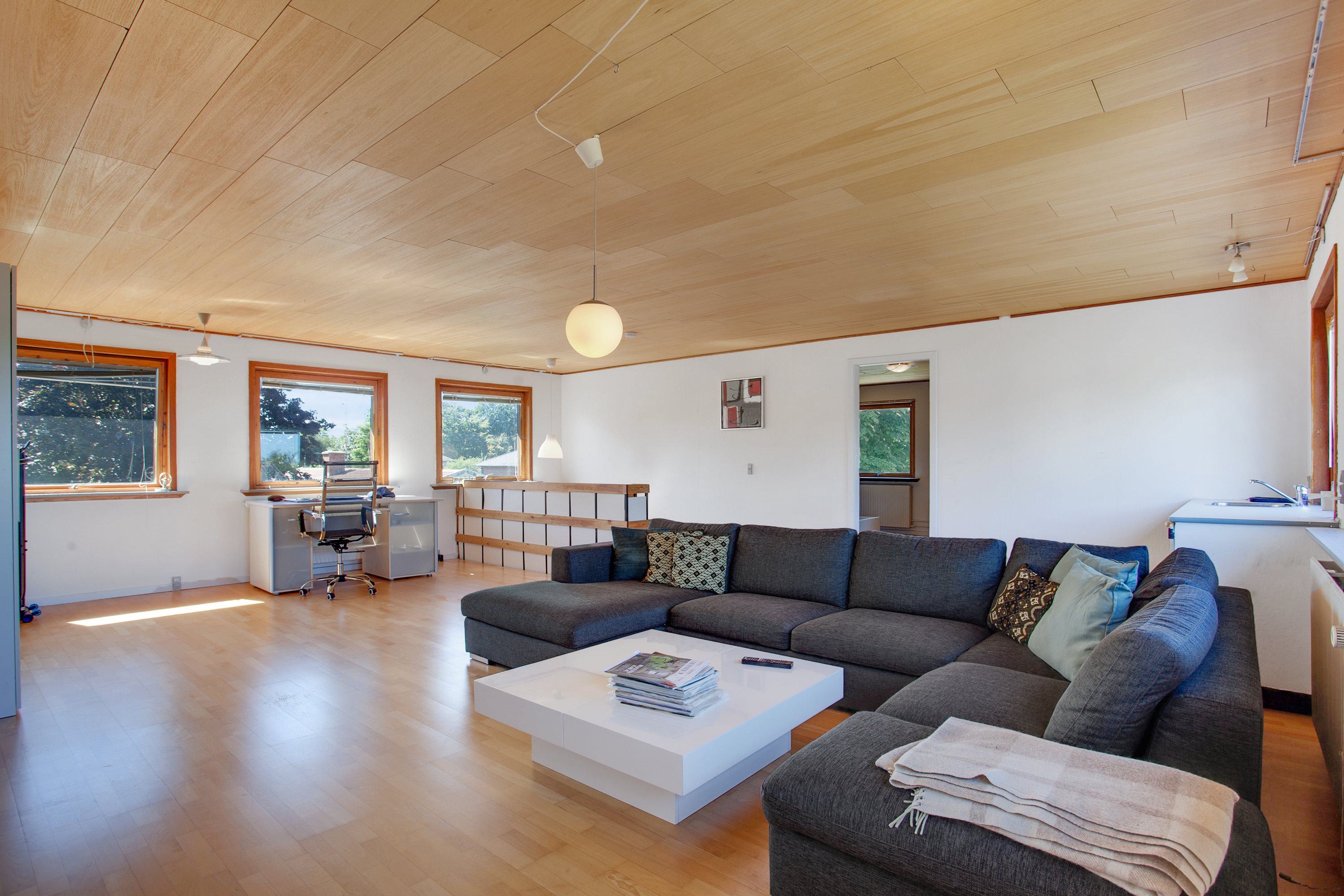 Fremhævet stue billede i fuldskærmstilstand. Billede af Kromarksvej 6, Byrum By, 9940 Læsø