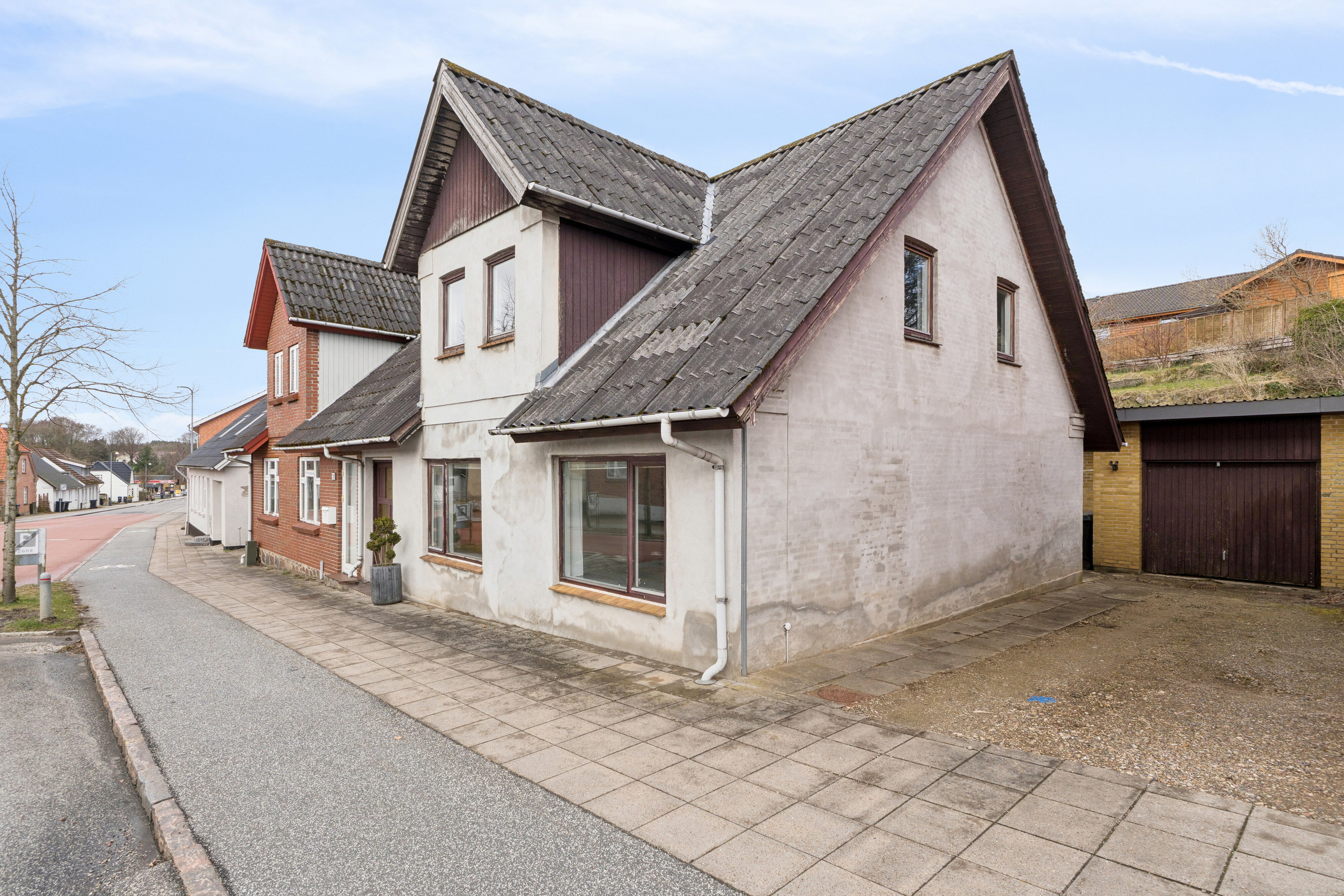 Fremhævet set fra vejen billede i fuldskærmstilstand. Billede af Vestergade 16, 6040 Egtved