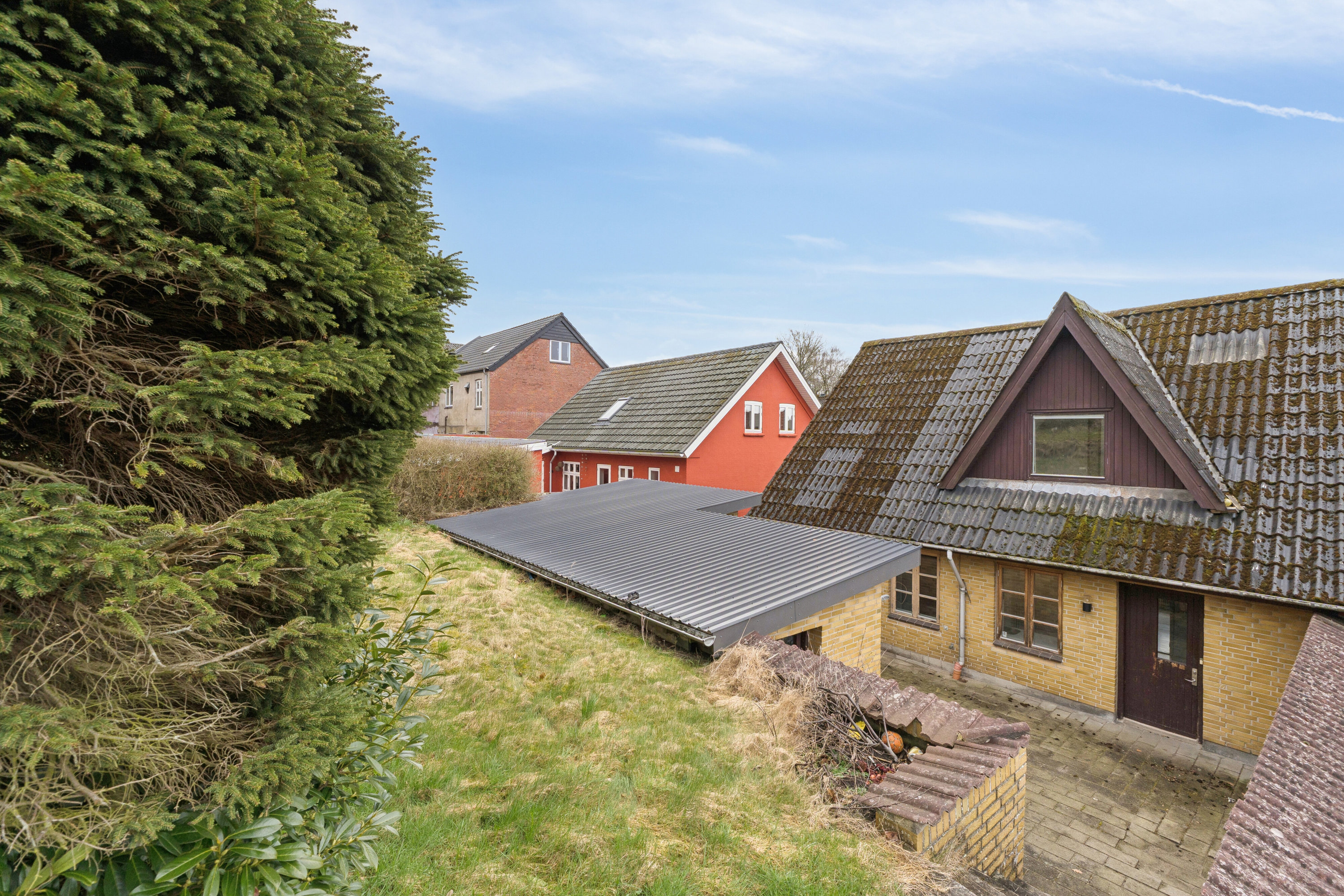 Fremhævet set fra haven billede i fuldskærmstilstand. Billede af Vestergade 16, 6040 Egtved