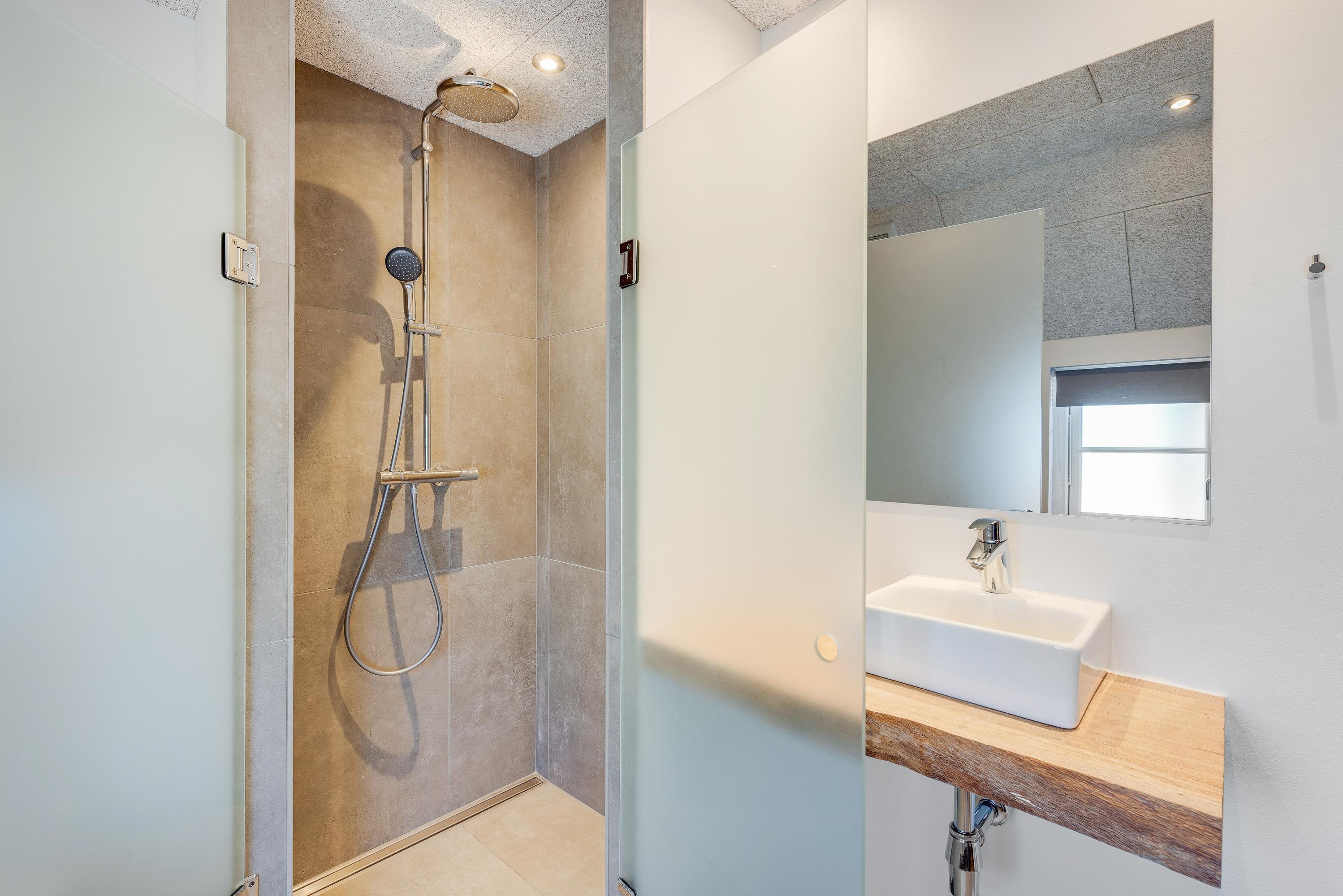 Fremhævet badeværelse billede i fuldskærmstilstand. Billede af Nordsøvej 346, Søndervig, 6950 Ringkøbing