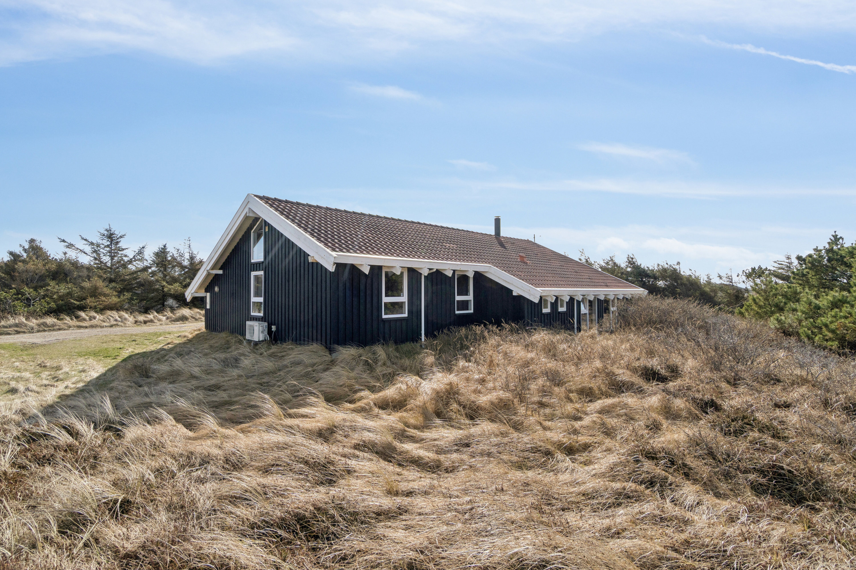 Fremhævet set fra haven billede i fuldskærmstilstand. Billede af Kløvborgsti 11A, Klitmøller, 7700 Thisted