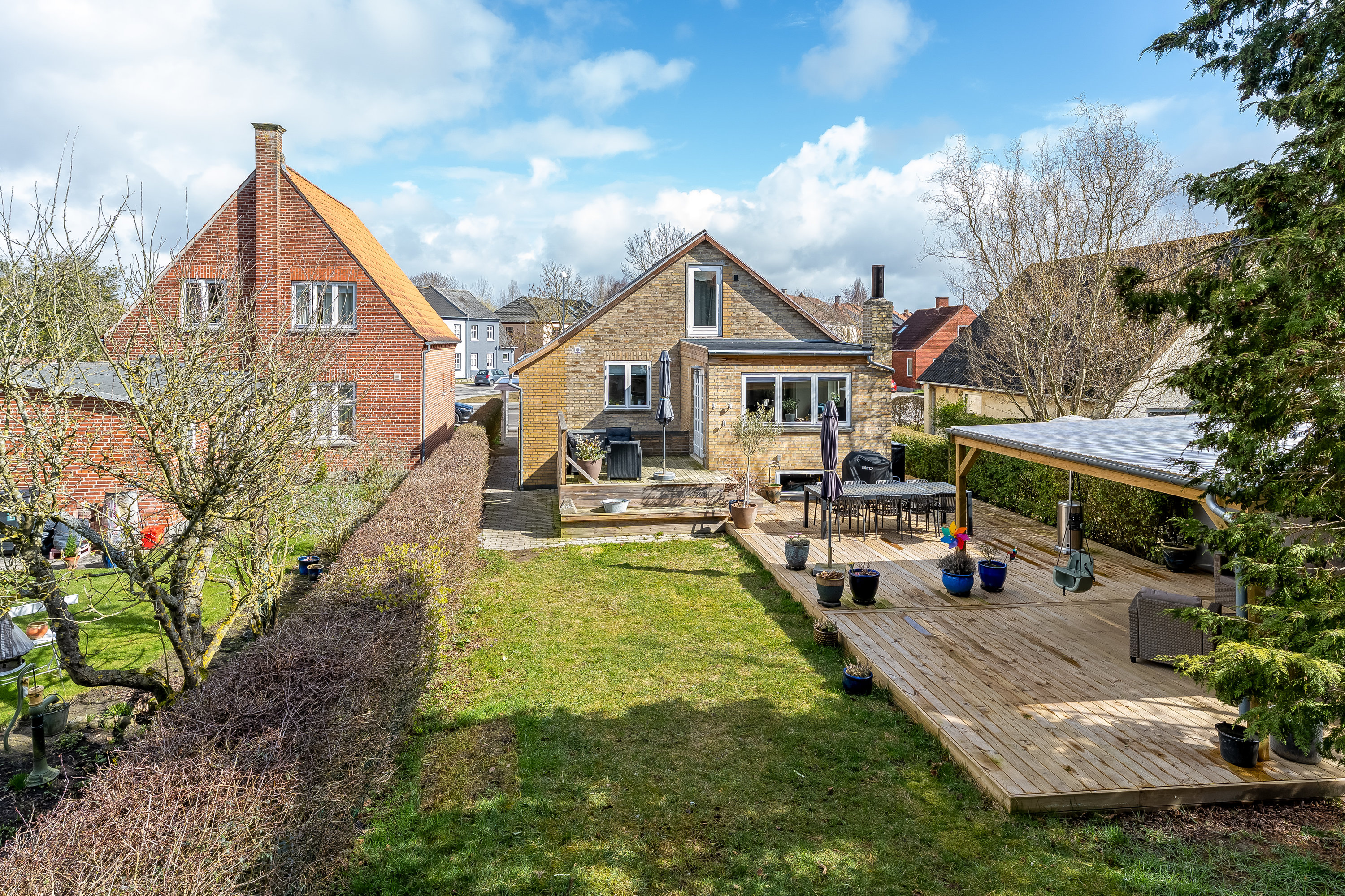 Fremhævet mastefoto billede i fuldskærmstilstand. Billede af Østre Allé 12, 4900 Nakskov