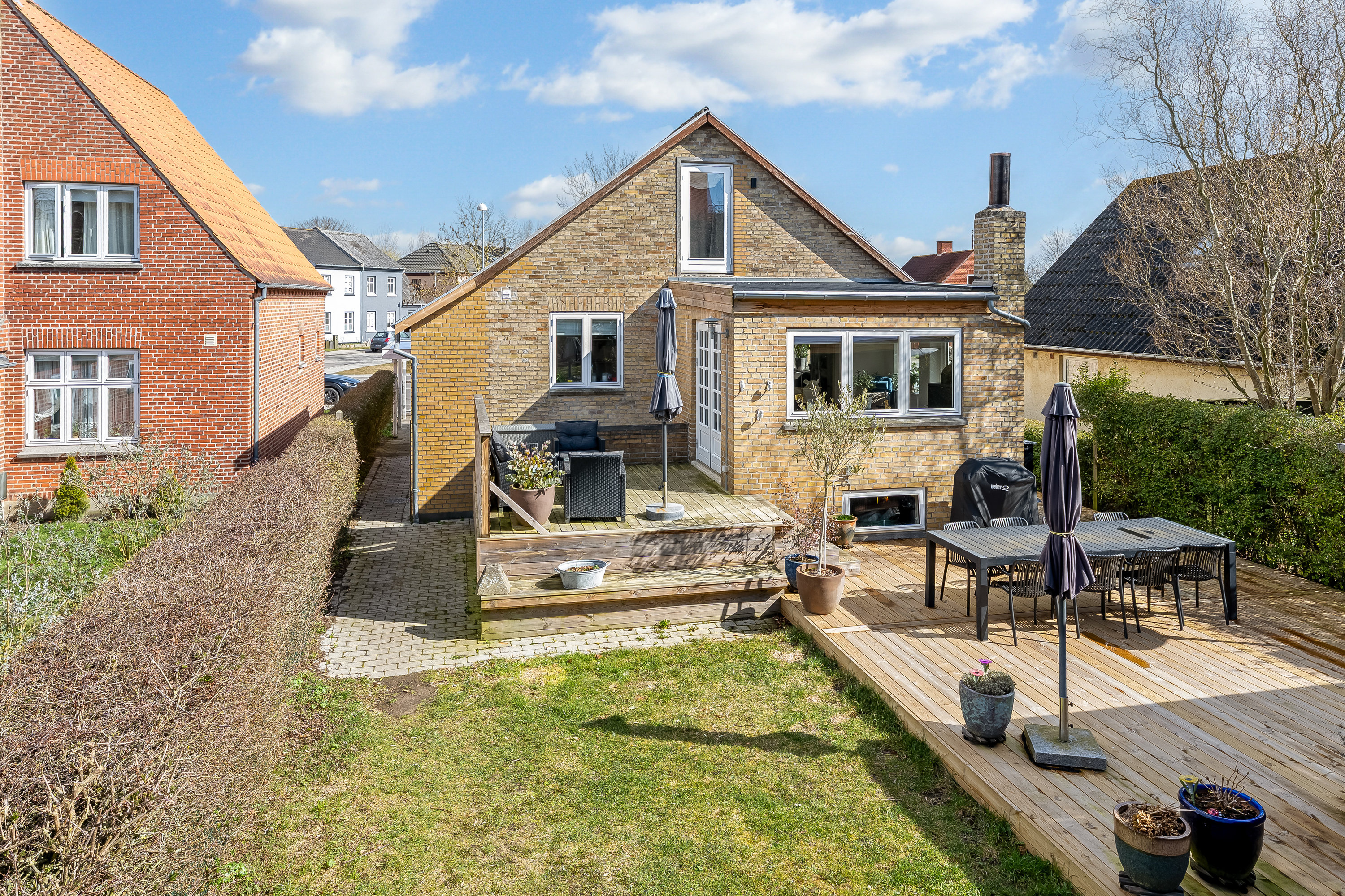 Fremhævet mastefoto billede i fuldskærmstilstand. Billede af Østre Allé 12, 4900 Nakskov