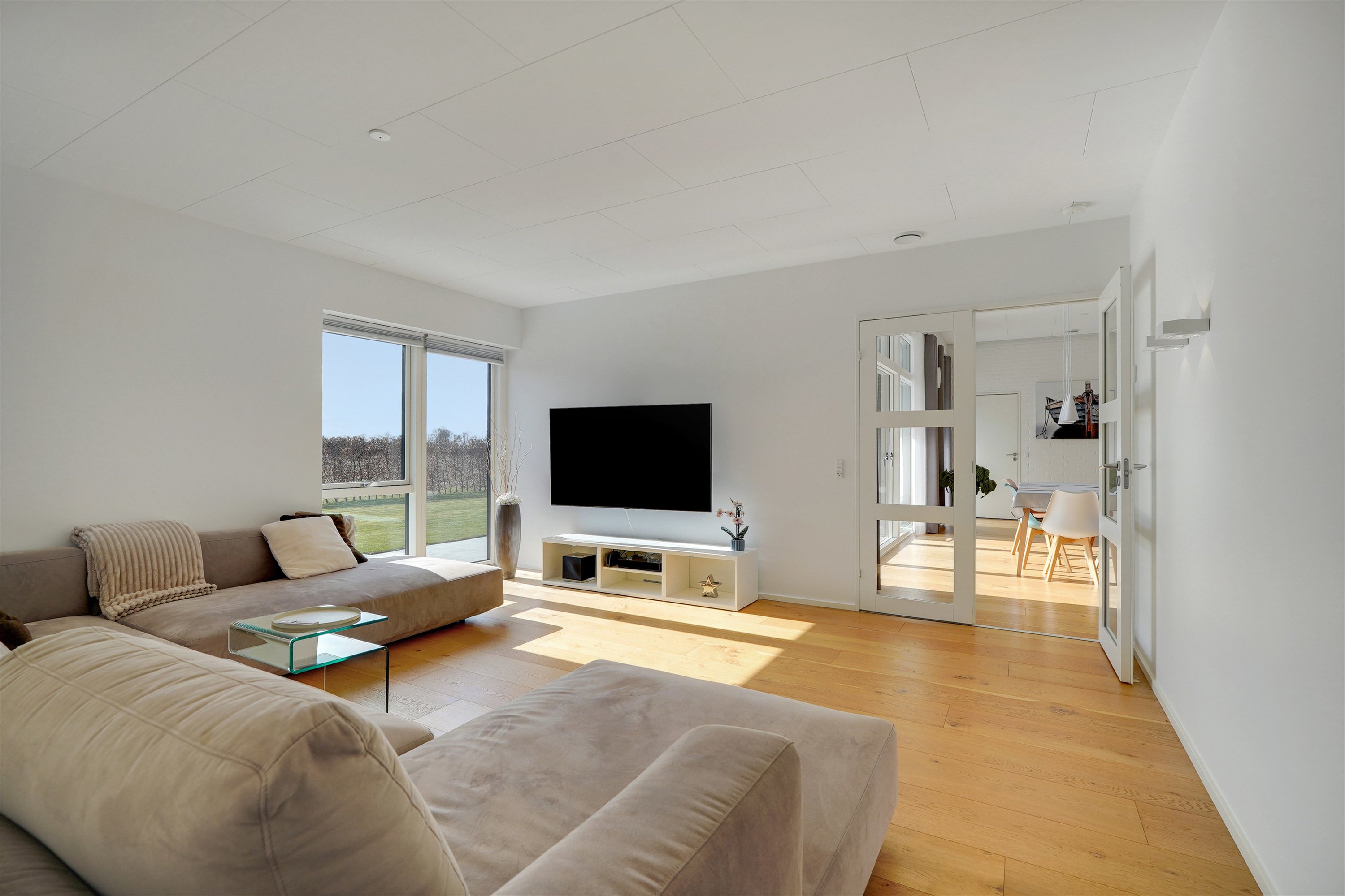 Fremhævet stue billede i fuldskærmstilstand. Billede af Hønseringen 11, 7190 Billund