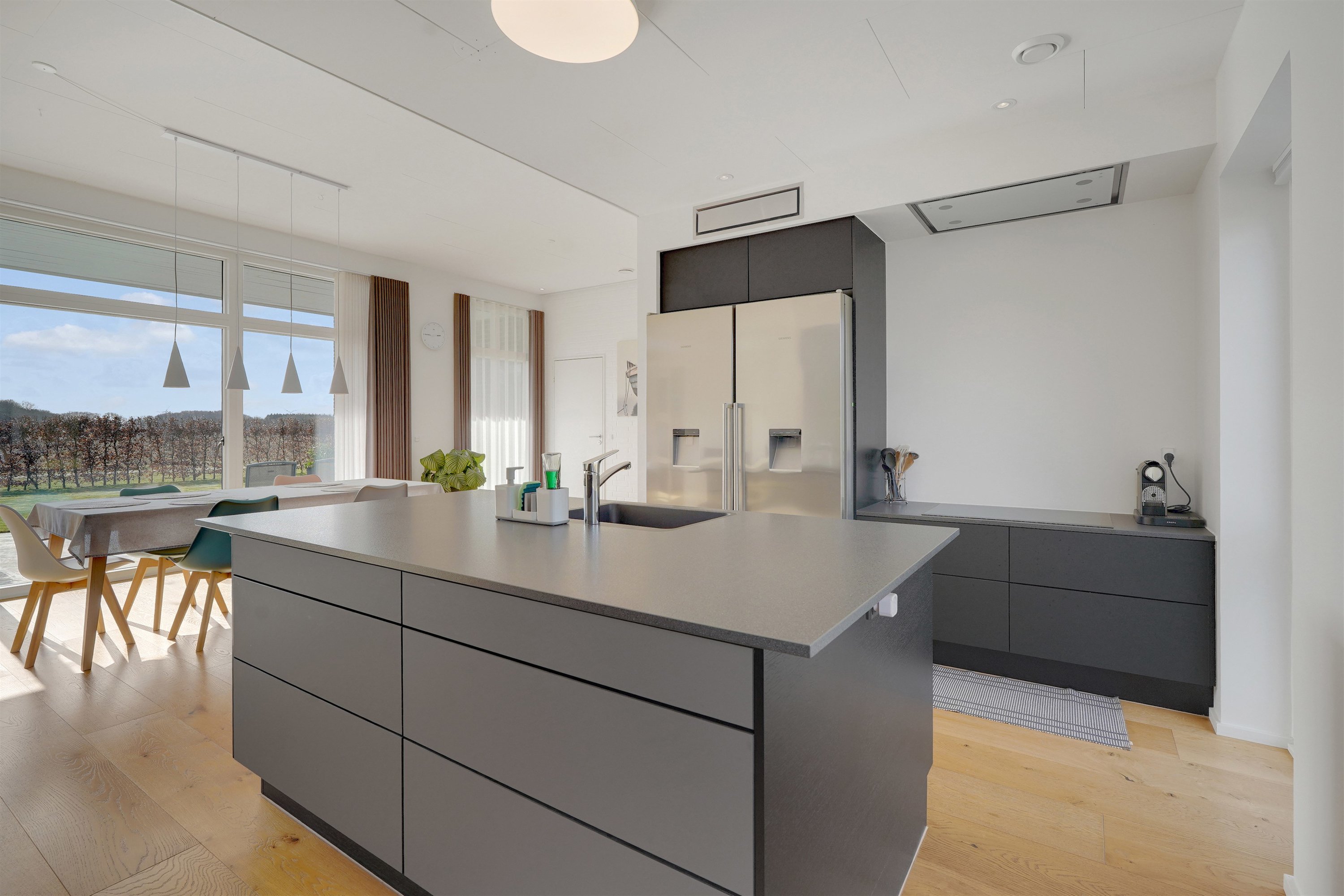 Fremhævet køkken billede i fuldskærmstilstand. Billede af Hønseringen 11, 7190 Billund