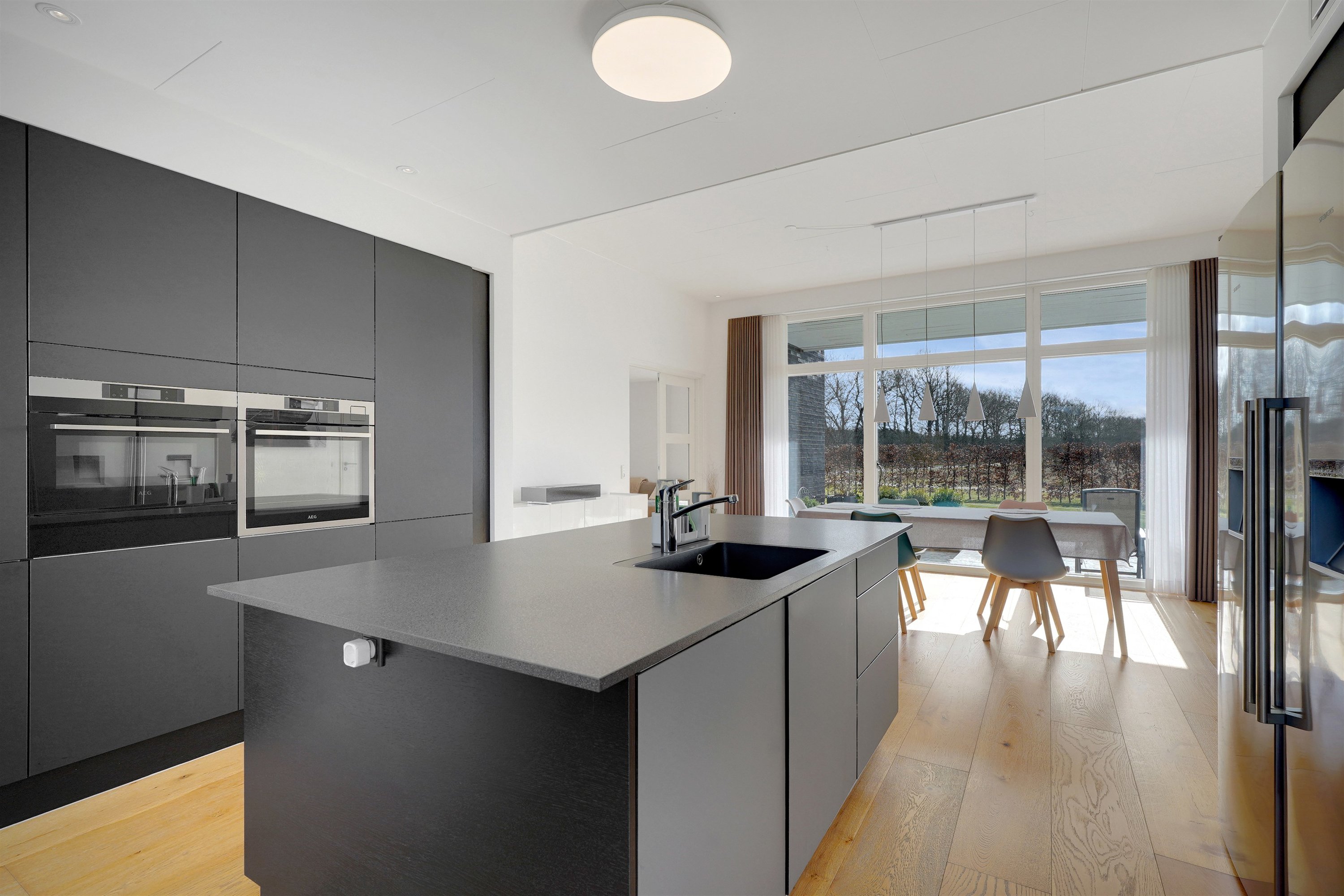 Fremhævet køkken billede i fuldskærmstilstand. Billede af Hønseringen 11, 7190 Billund