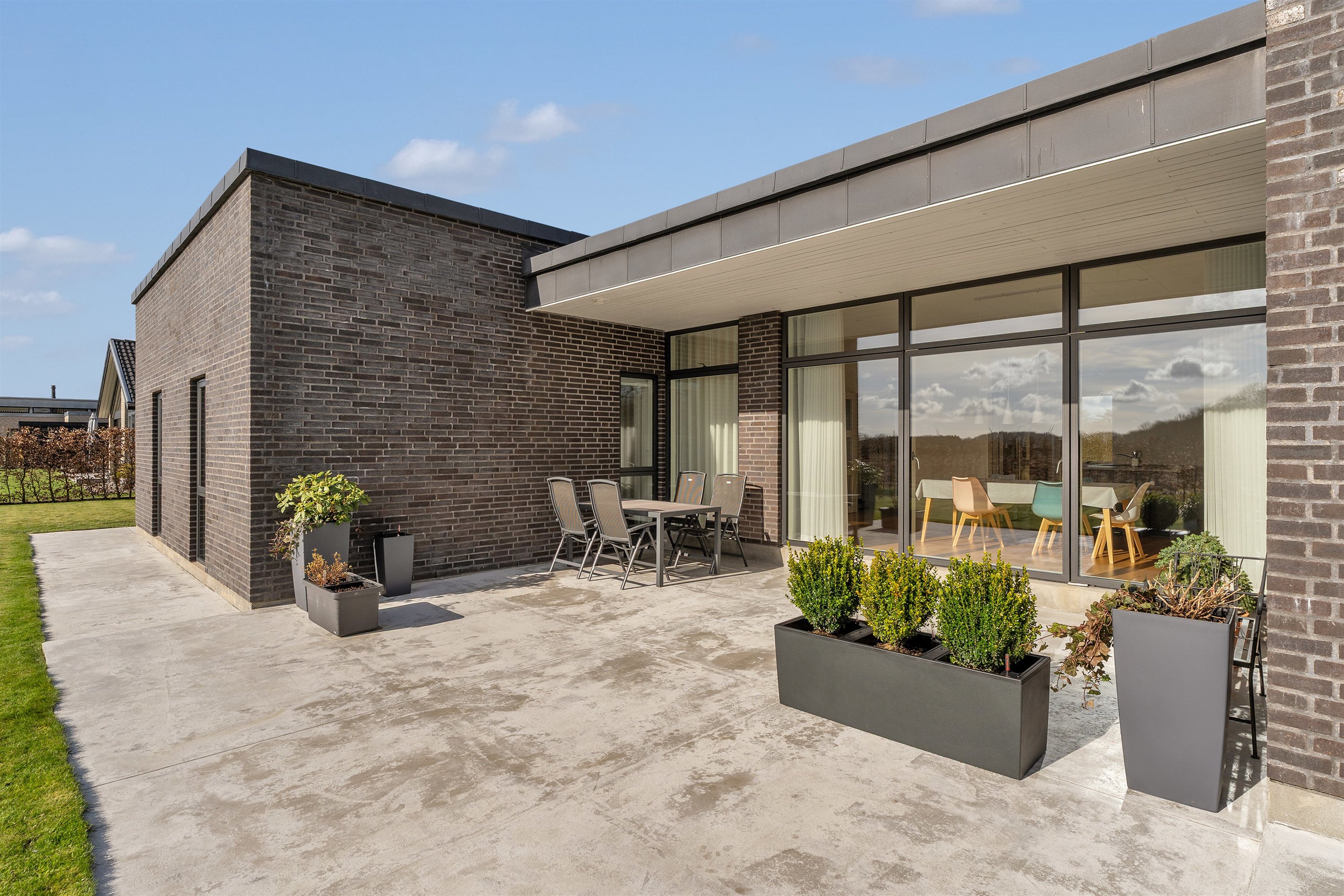 Fremhævet terrasse billede i fuldskærmstilstand. Billede af Hønseringen 11, 7190 Billund