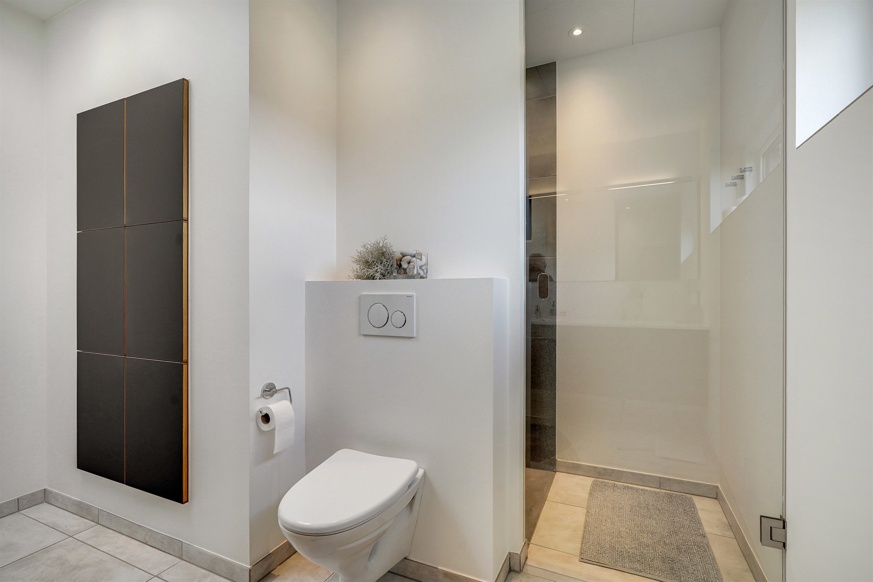 Fremhævet badeværelse billede i fuldskærmstilstand. Billede af Hønseringen 11, 7190 Billund