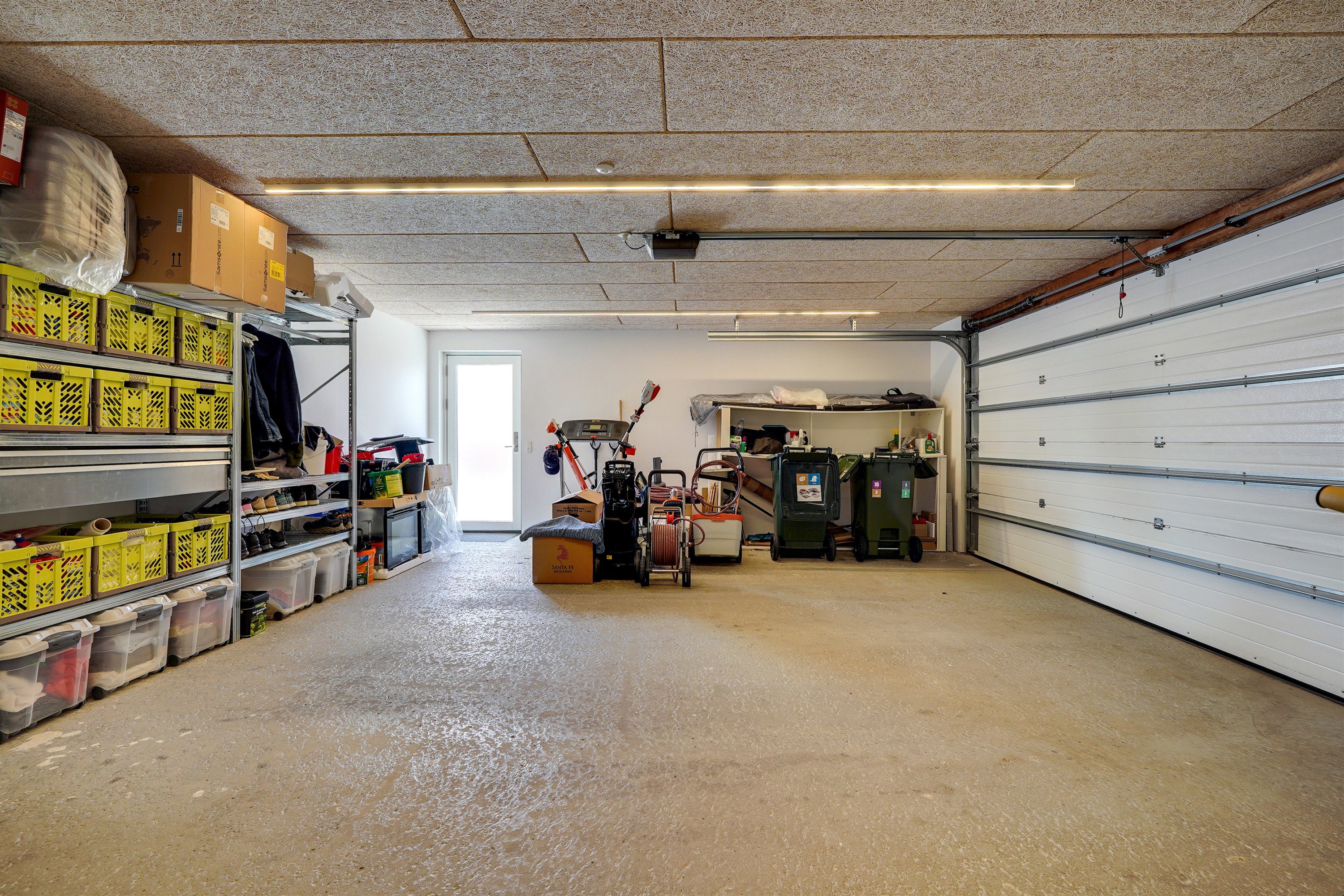 Fremhævet garage billede i fuldskærmstilstand. Billede af Hønseringen 11, 7190 Billund