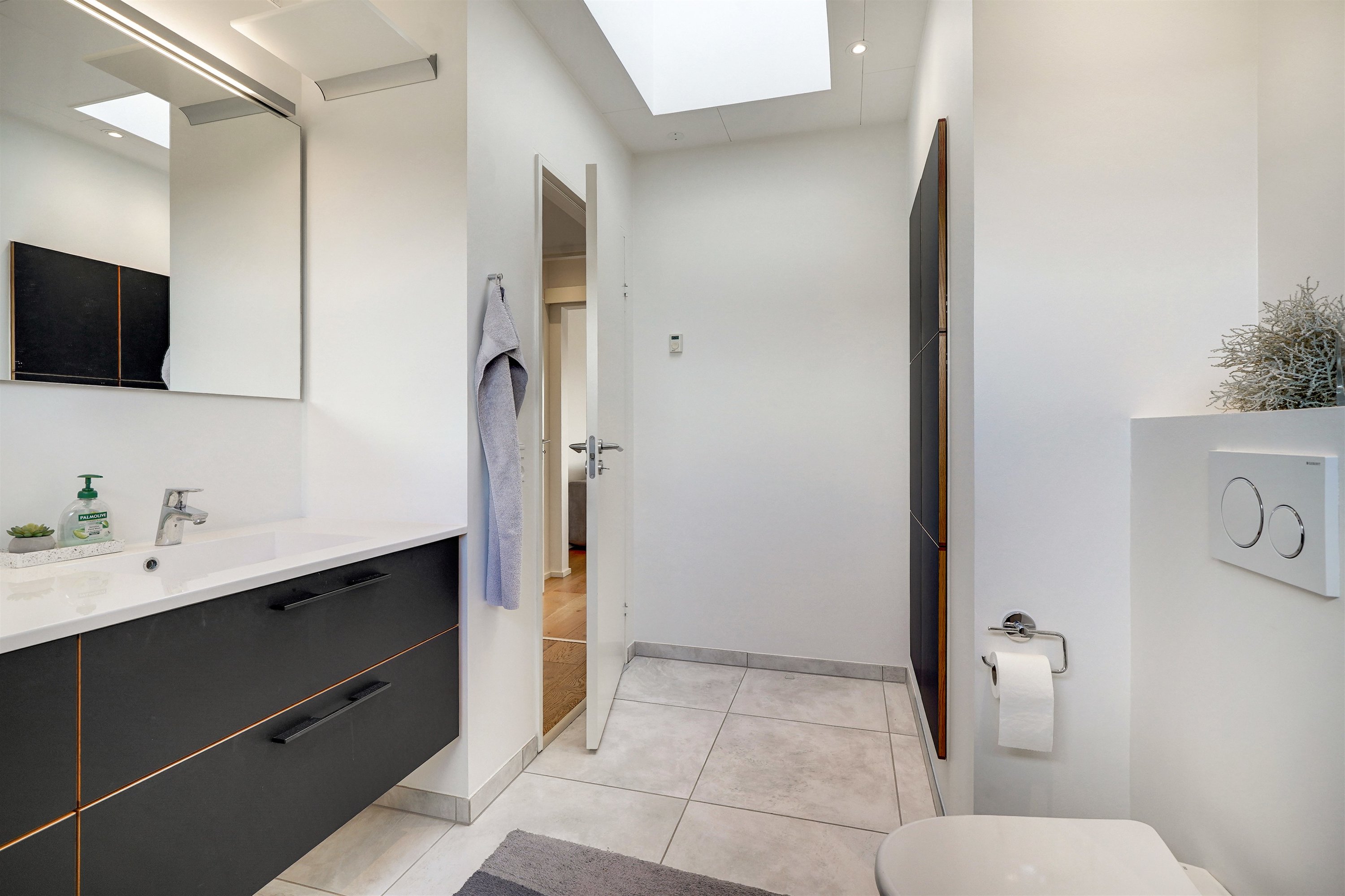 Fremhævet badeværelse billede i fuldskærmstilstand. Billede af Hønseringen 11, 7190 Billund