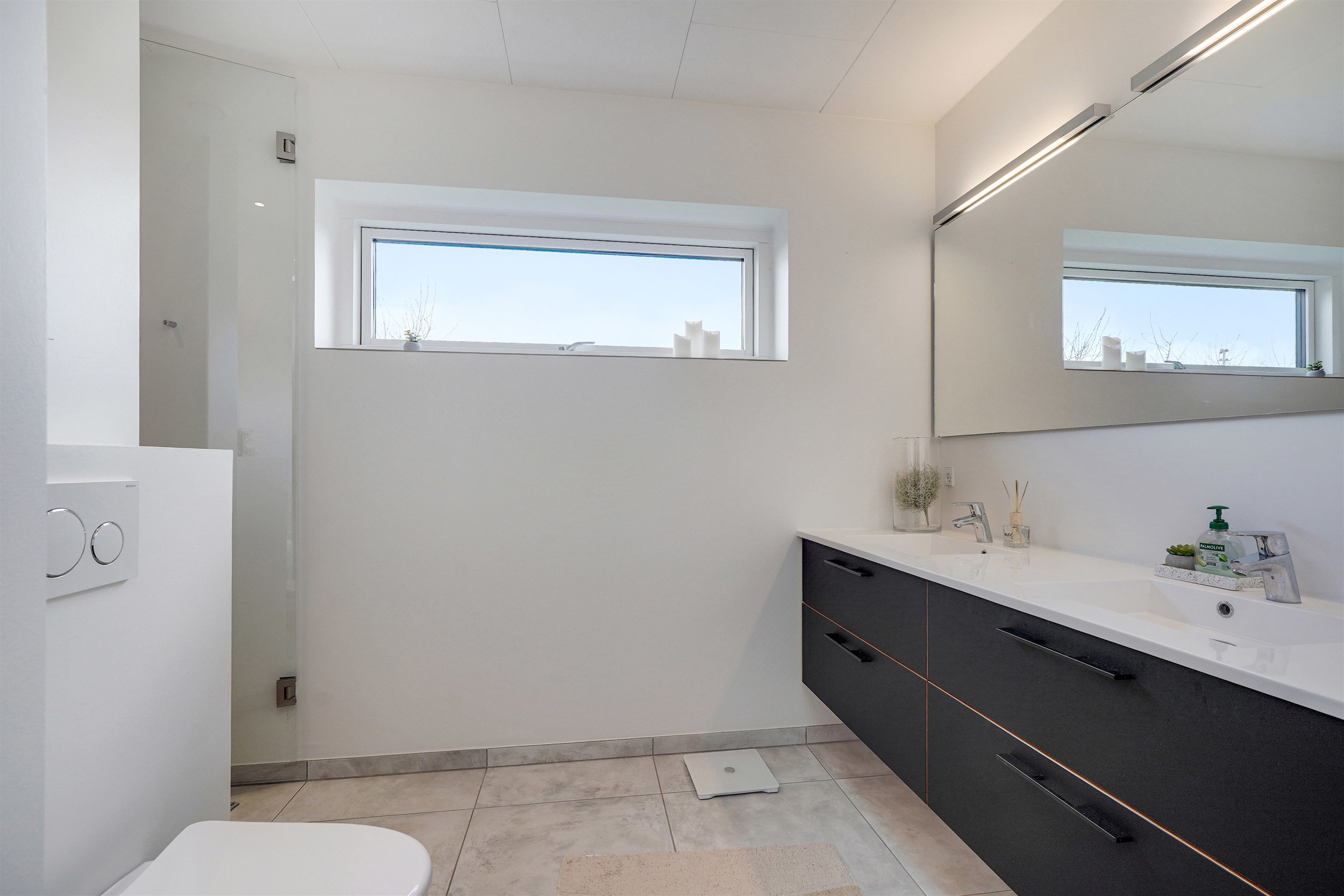 Fremhævet badeværelse billede i fuldskærmstilstand. Billede af Hønseringen 11, 7190 Billund