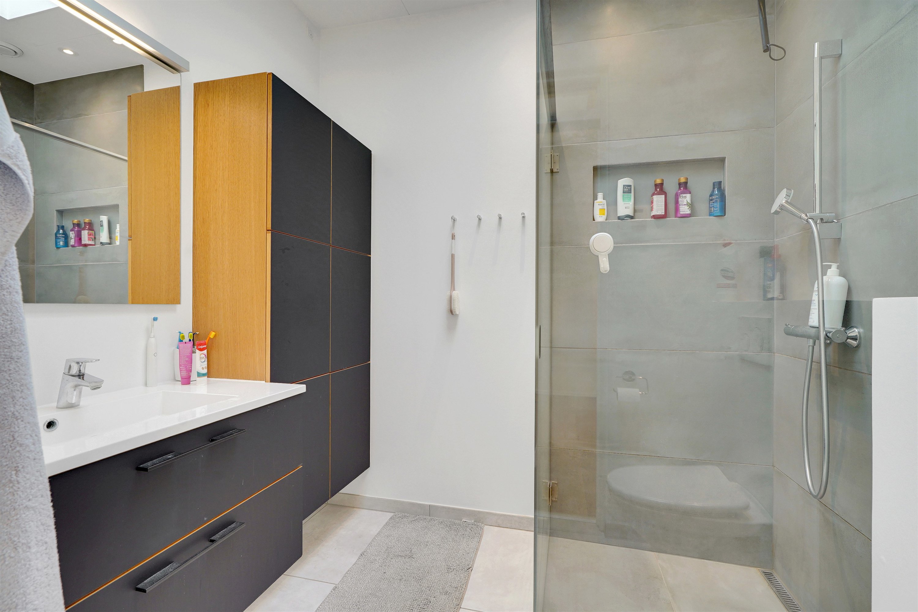 Fremhævet badeværelse billede i fuldskærmstilstand. Billede af Hønseringen 11, 7190 Billund