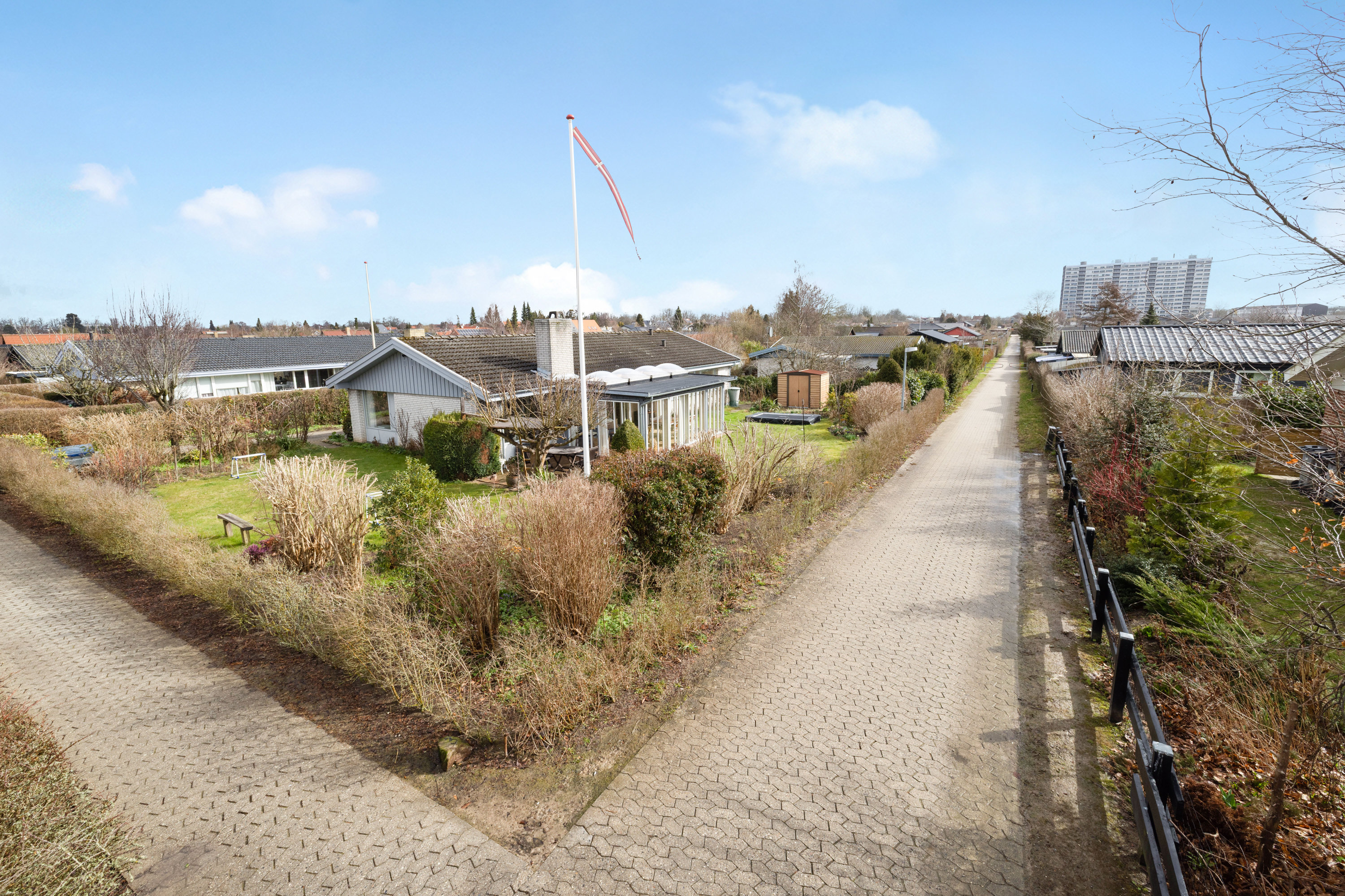 Fremhævet facade billede i fuldskærmstilstand. Billede af Bueparken 32, 2750 Ballerup