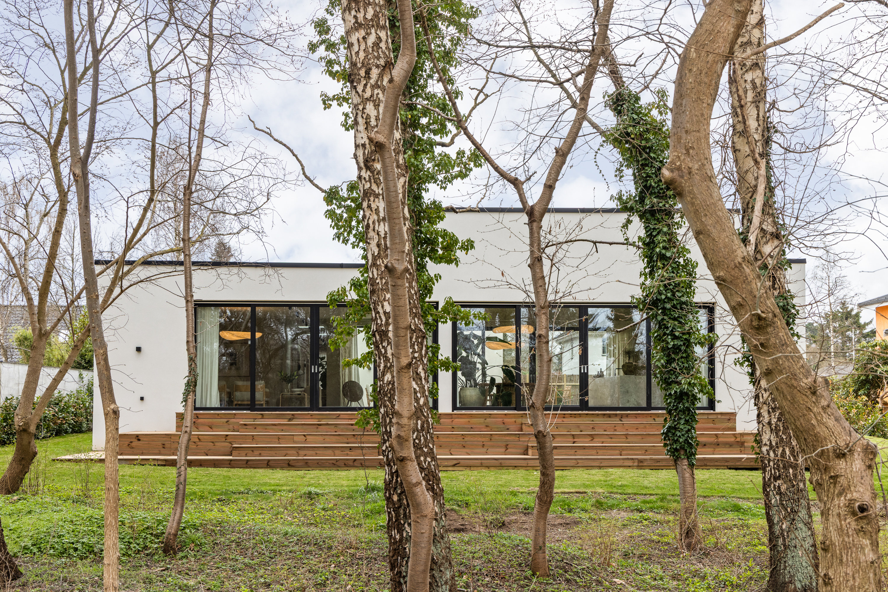 Fremhævet facade billede i fuldskærmstilstand. Billede af Hjortekærbakken 30, 2800 Kongens Lyngby