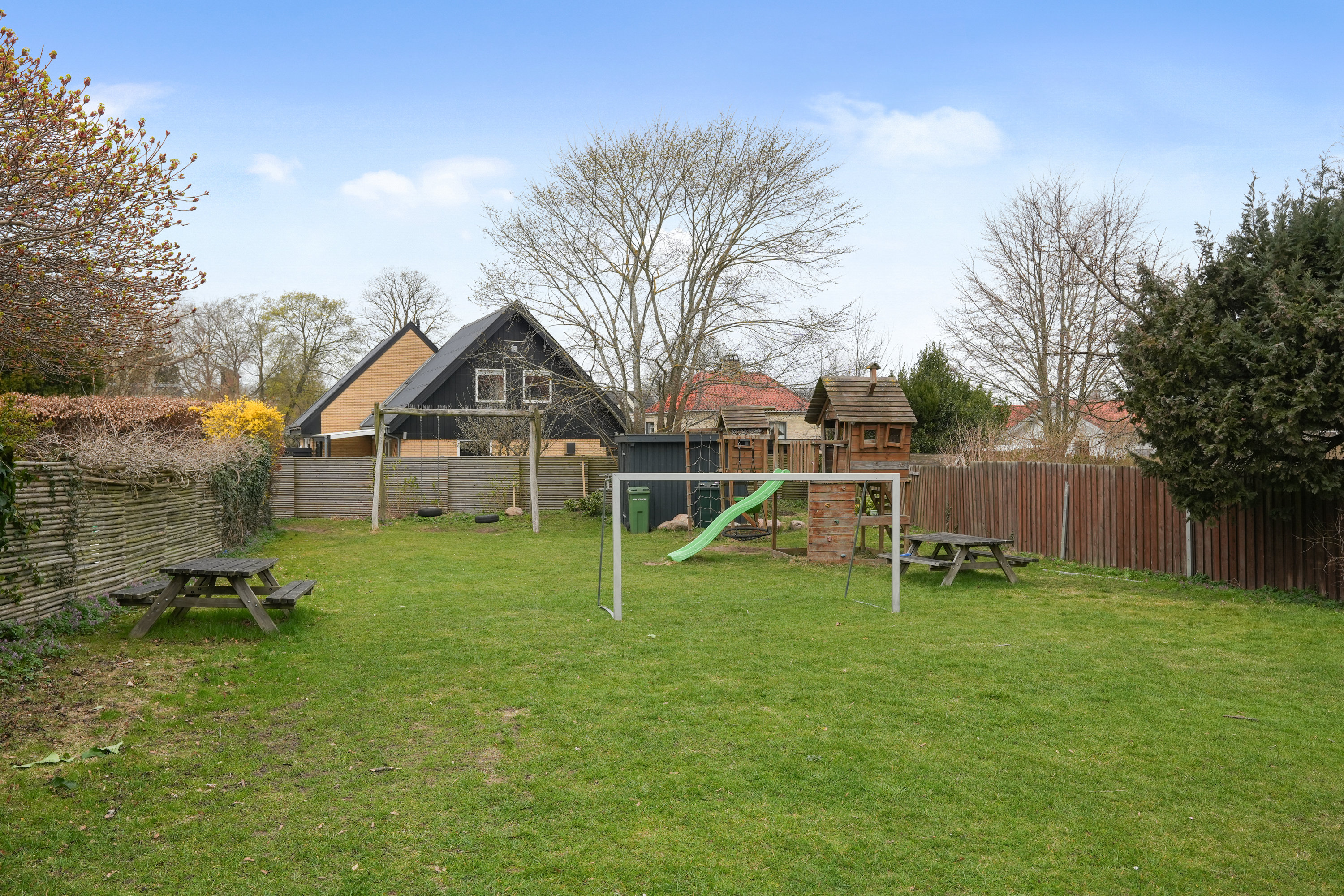 Fremhævet facade billede i fuldskærmstilstand. Billede af Æblegården 7, 2800 Kongens Lyngby