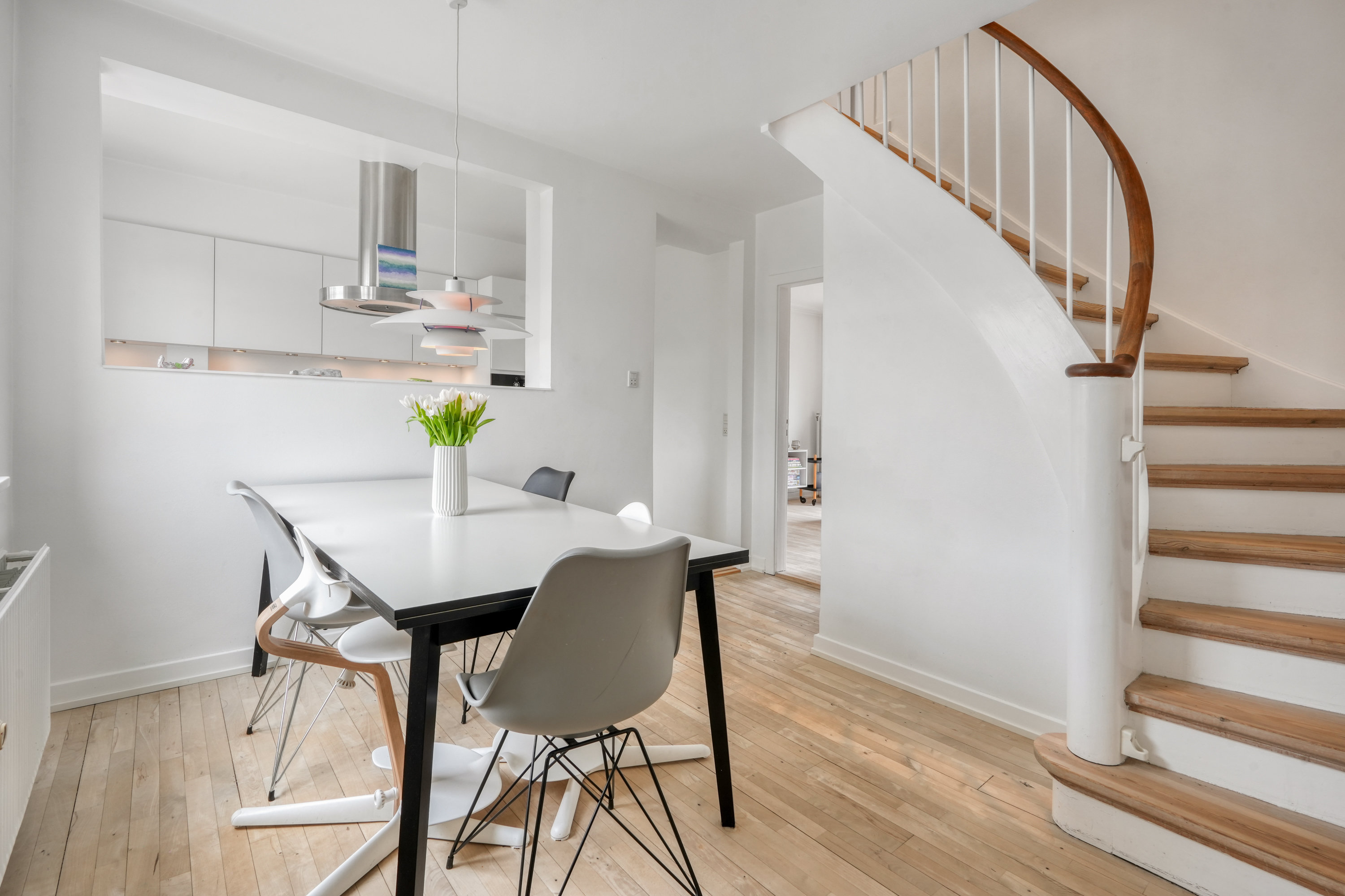 Fremhævet stue billede i fuldskærmstilstand. Billede af Æblegården 7, 2800 Kongens Lyngby