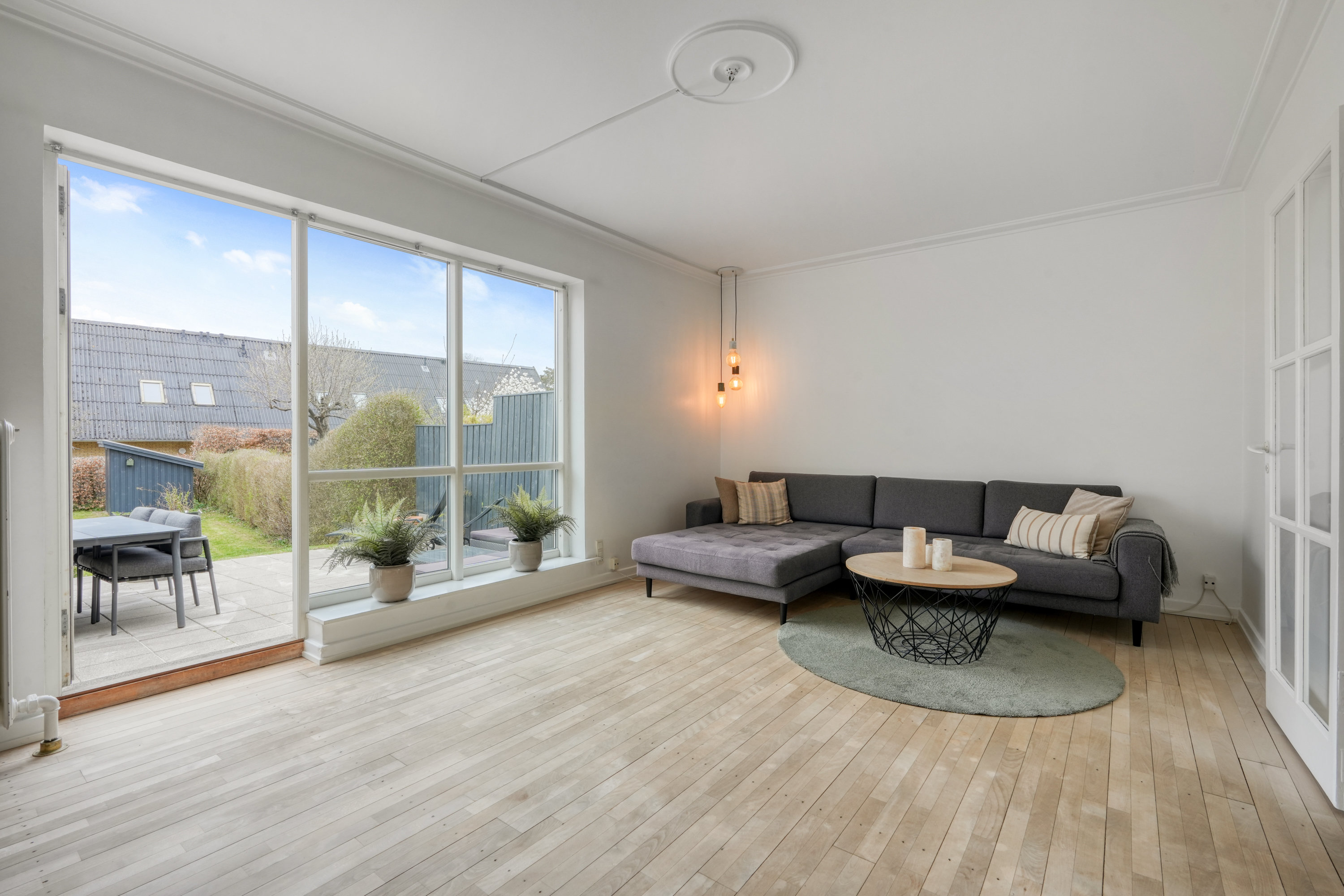 Fremhævet stue billede i fuldskærmstilstand. Billede af Æblegården 7, 2800 Kongens Lyngby