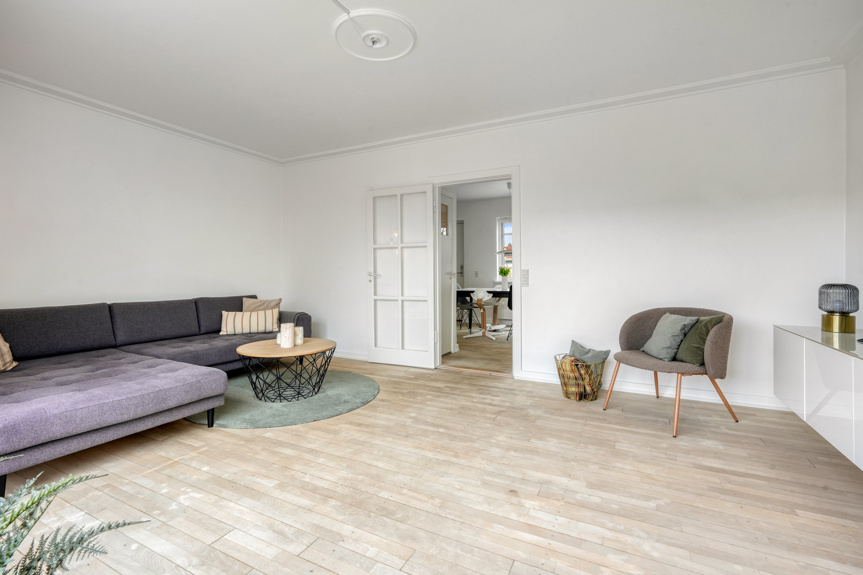 Fremhævet stue billede i fuldskærmstilstand. Billede af Æblegården 7, 2800 Kongens Lyngby