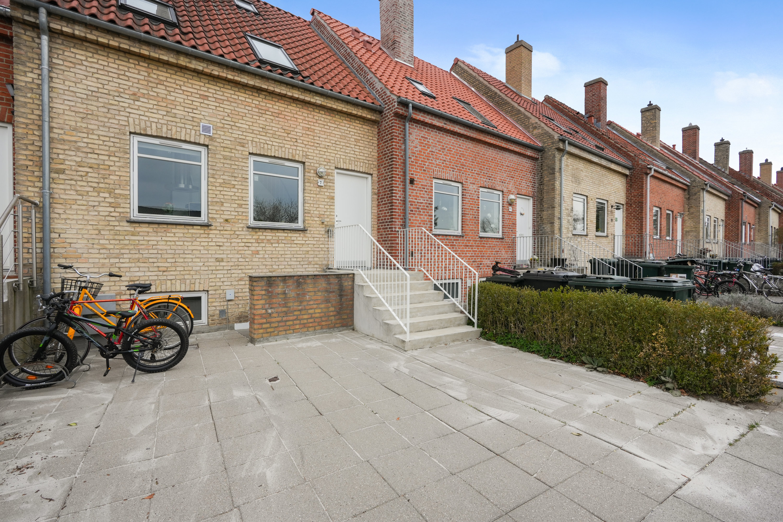 Fremhævet facade billede i fuldskærmstilstand. Billede af Æblegården 7, 2800 Kongens Lyngby