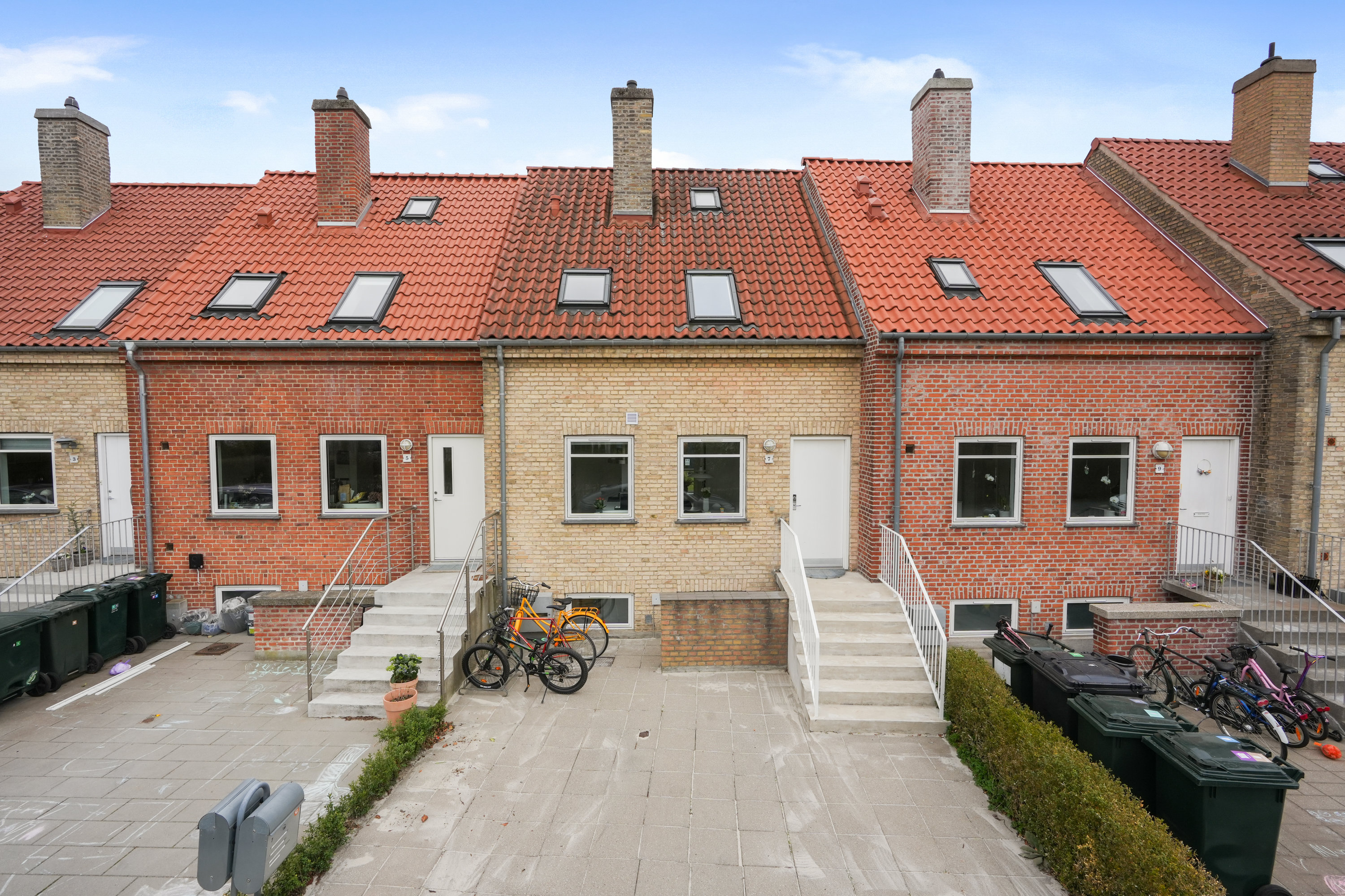 Fremhævet facade billede i fuldskærmstilstand. Billede af Æblegården 7, 2800 Kongens Lyngby