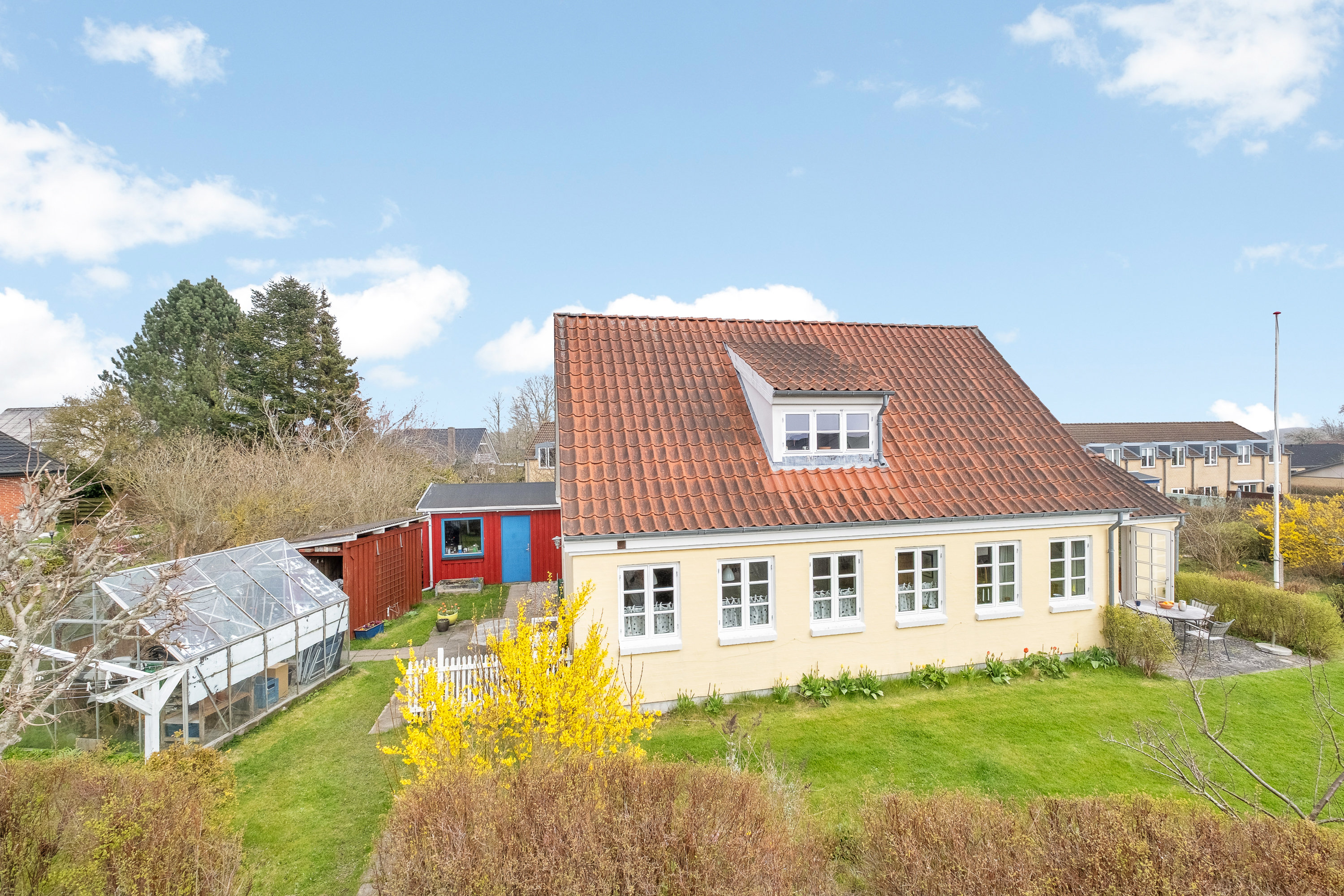 Fremhævet facade billede i fuldskærmstilstand. Billede af Sensommervej 133, 8530 Hjortshøj