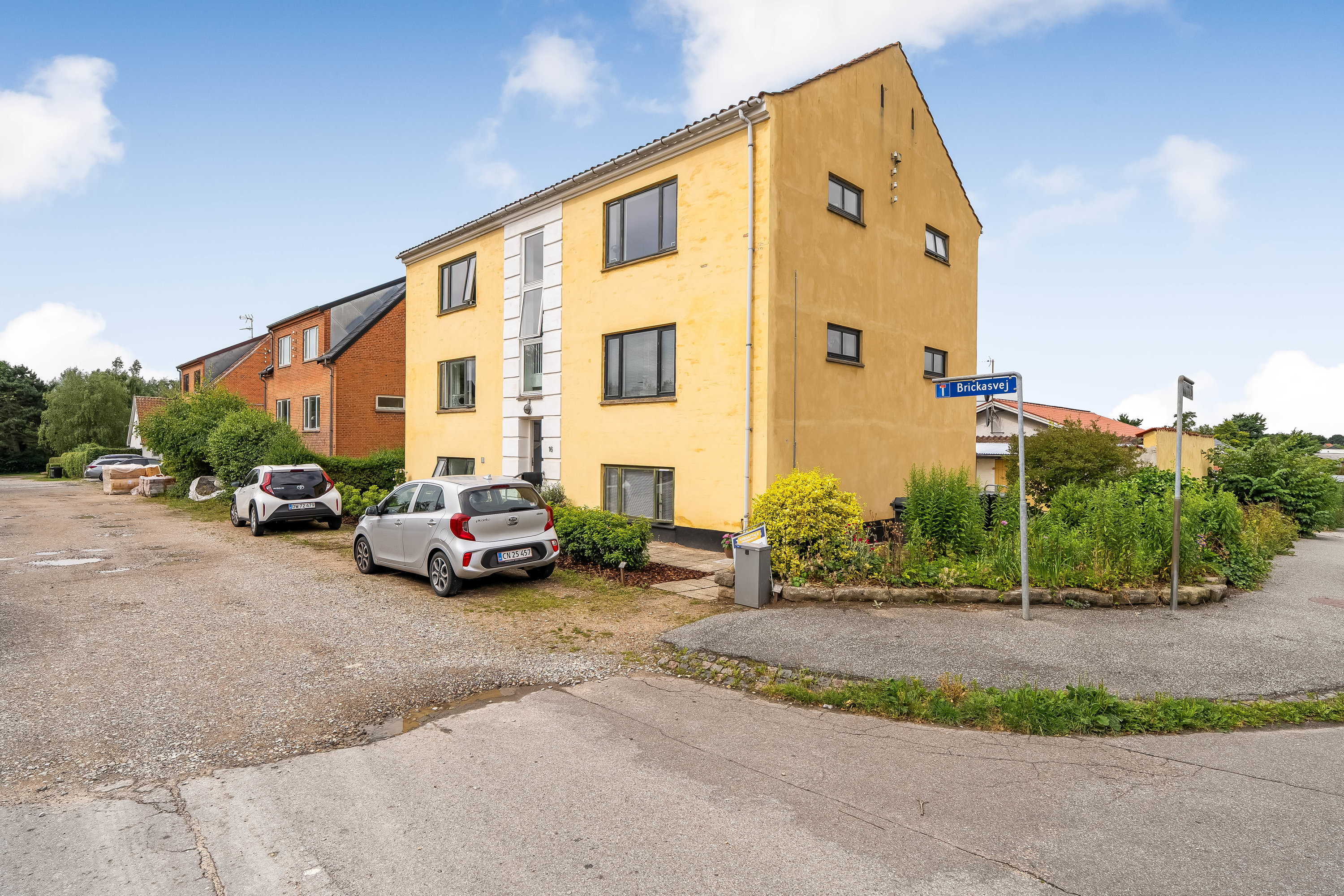 Fremhævet ejendommen billede i fuldskærmstilstand. Billede af Brickasvej 16, st.. th., 3400 Hillerød