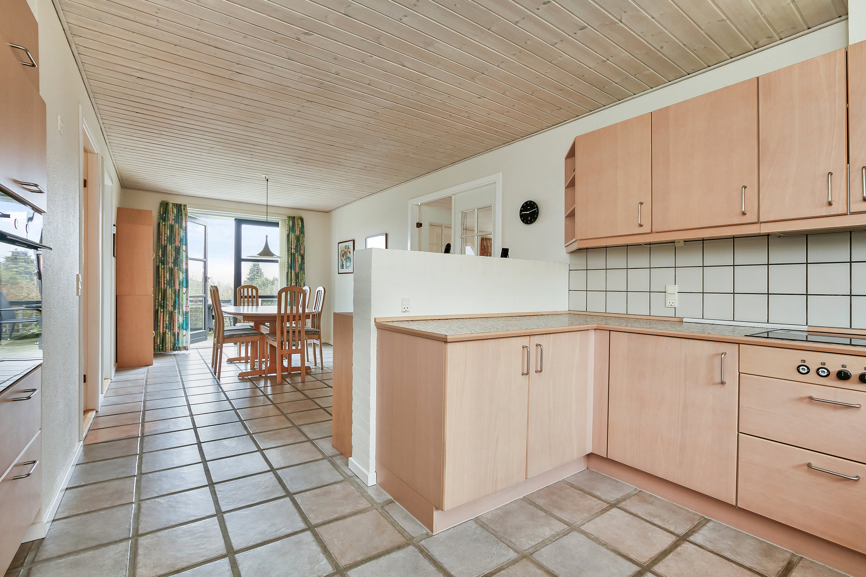 Fremhævet køkken/alrum billede i fuldskærmstilstand. Billede af Tonrå 46, 8751 Gedved