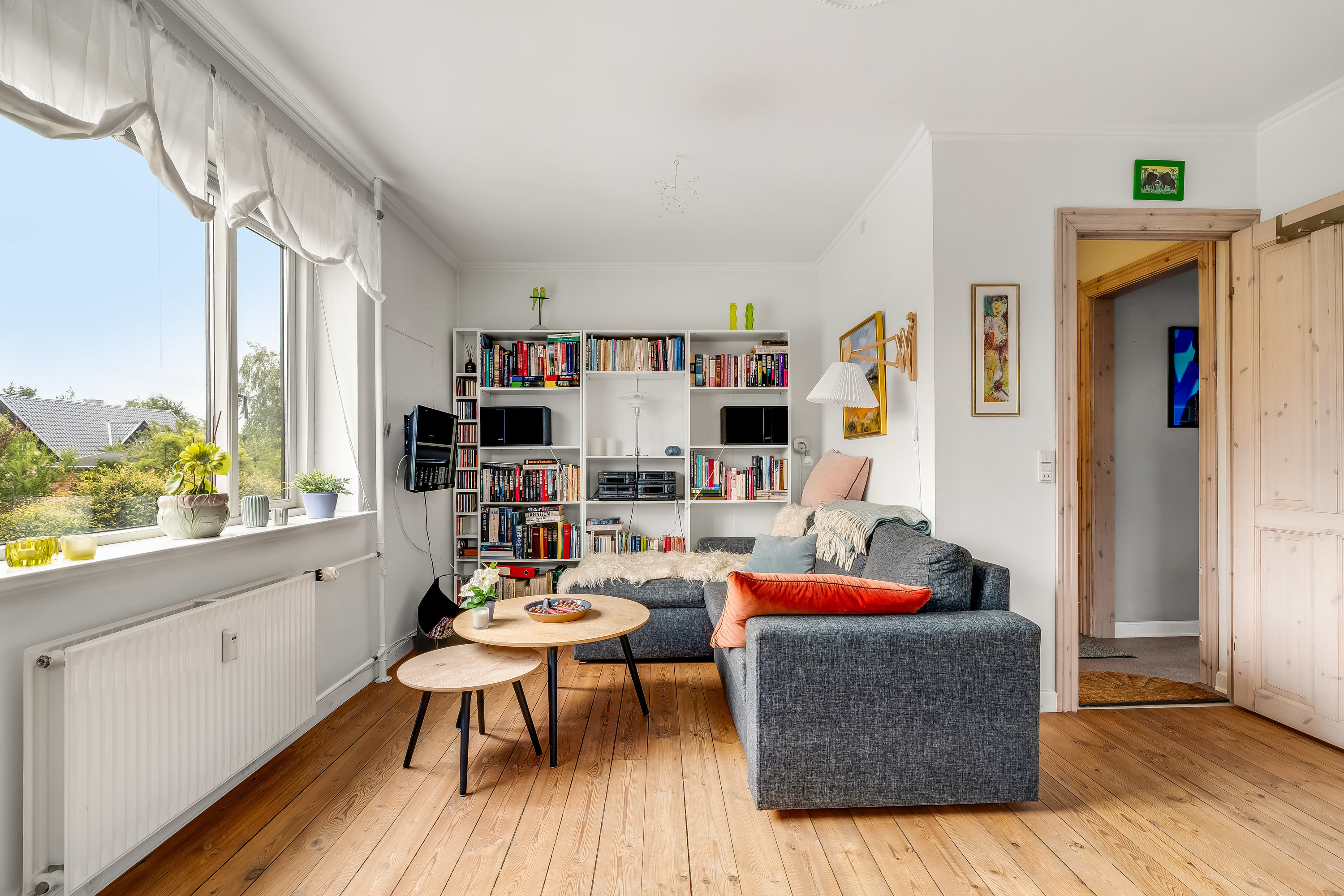 Fremhævet stue billede i fuldskærmstilstand. Billede af Brickasvej 16, st.. th., 3400 Hillerød