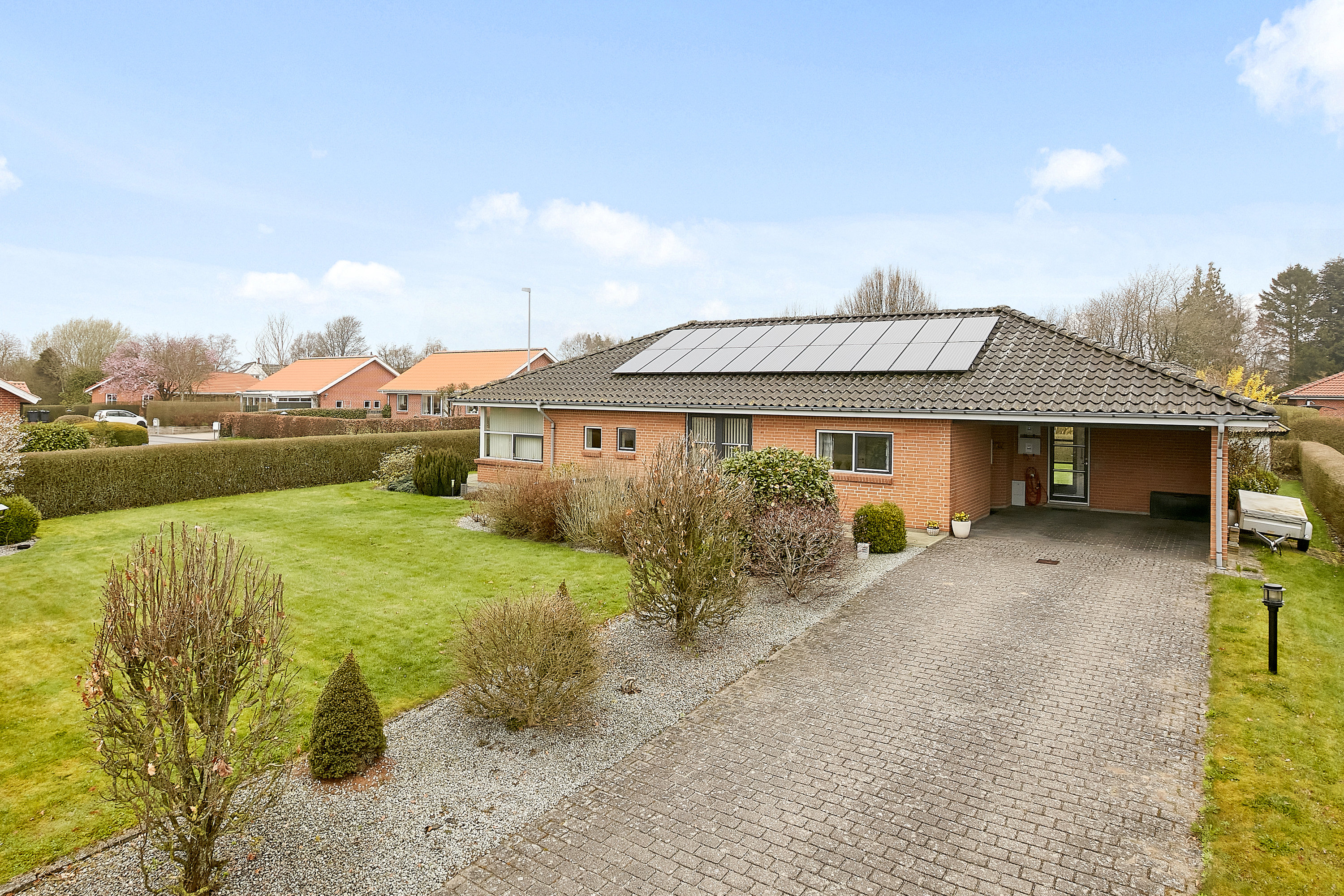 Fremhævet set fra indkørslen billede i fuldskærmstilstand. Billede af Tonrå 46, 8751 Gedved