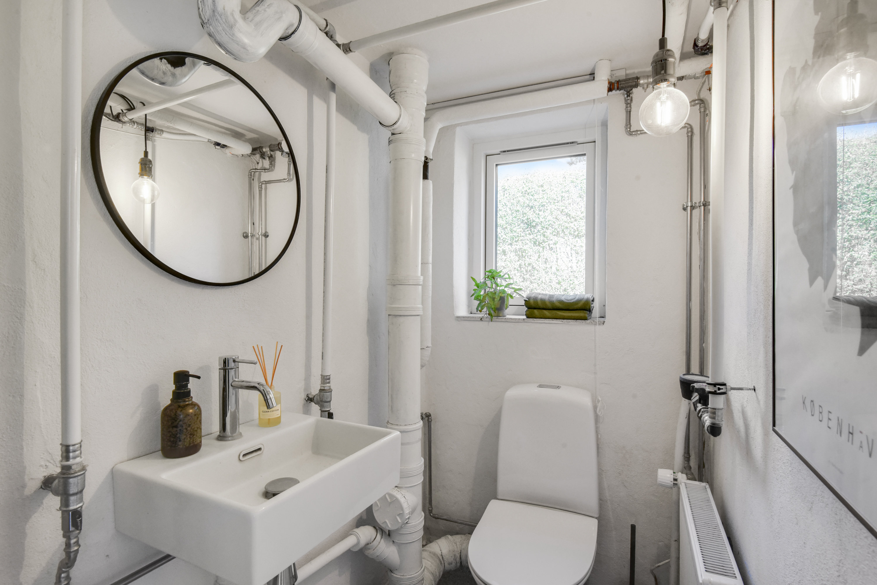 Fremhævet badeværelse billede i fuldskærmstilstand. Billede af Hørhaven 4, 2750 Ballerup