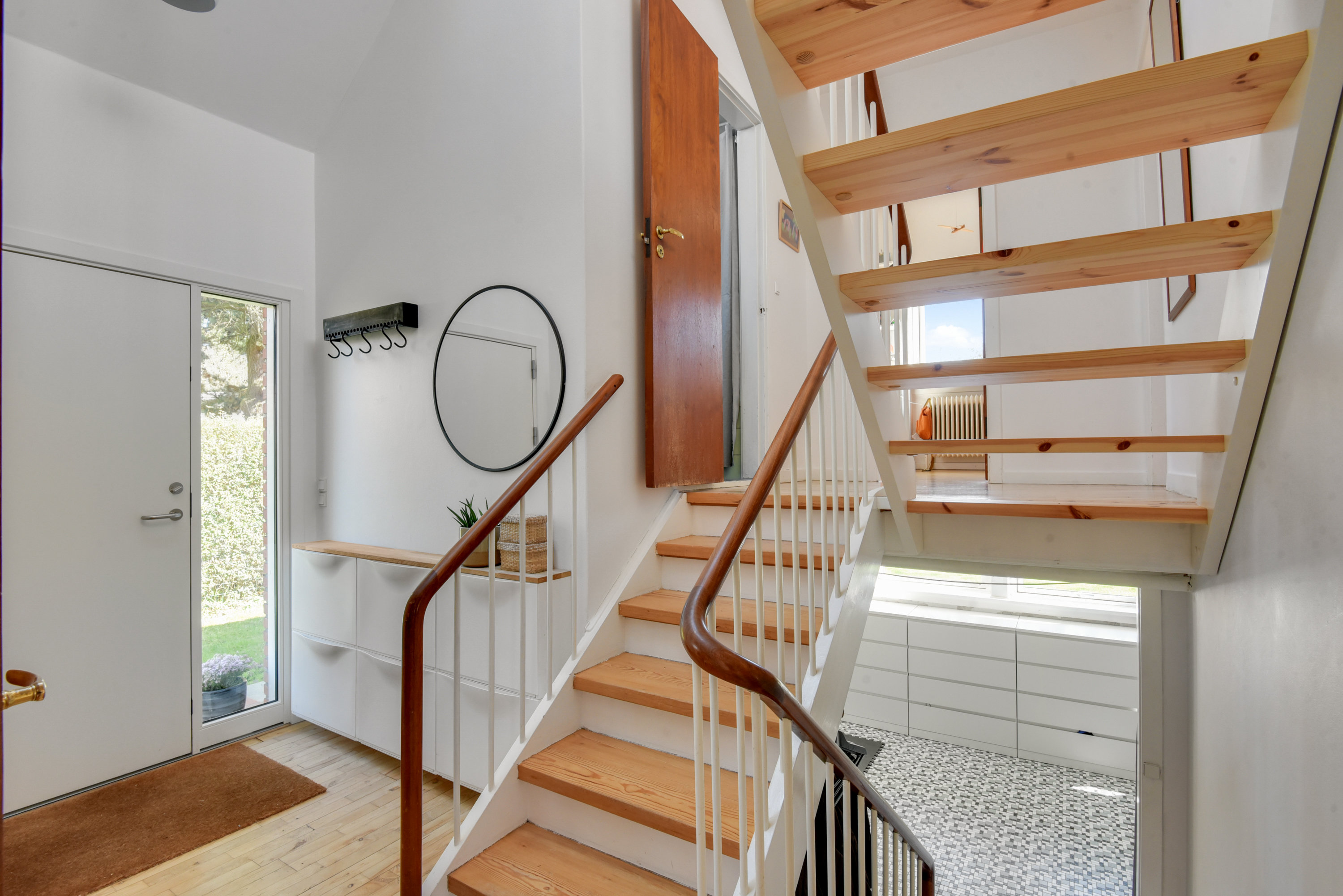 Fremhævet trappe billede i fuldskærmstilstand. Billede af Hørhaven 4, 2750 Ballerup