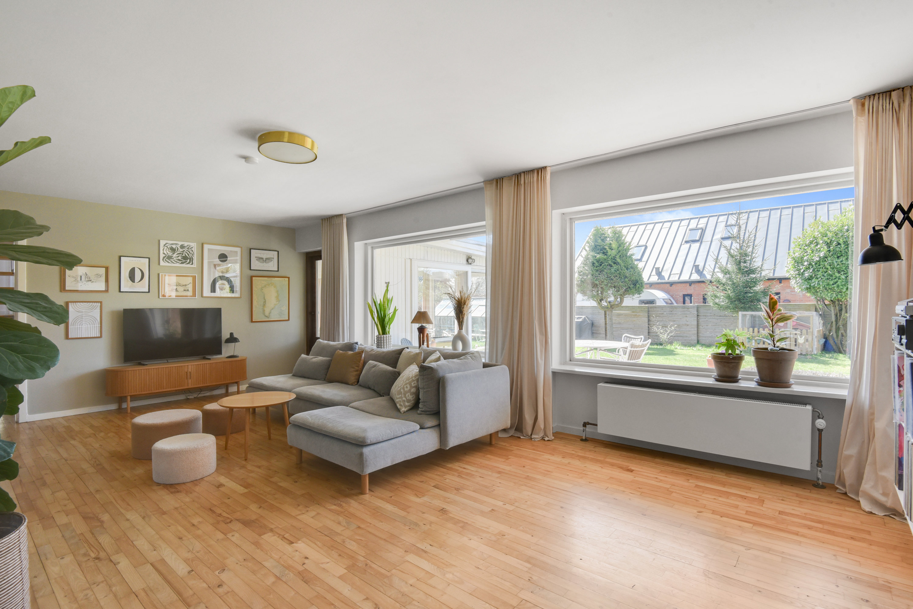 Fremhævet stue billede i fuldskærmstilstand. Billede af Hørhaven 4, 2750 Ballerup