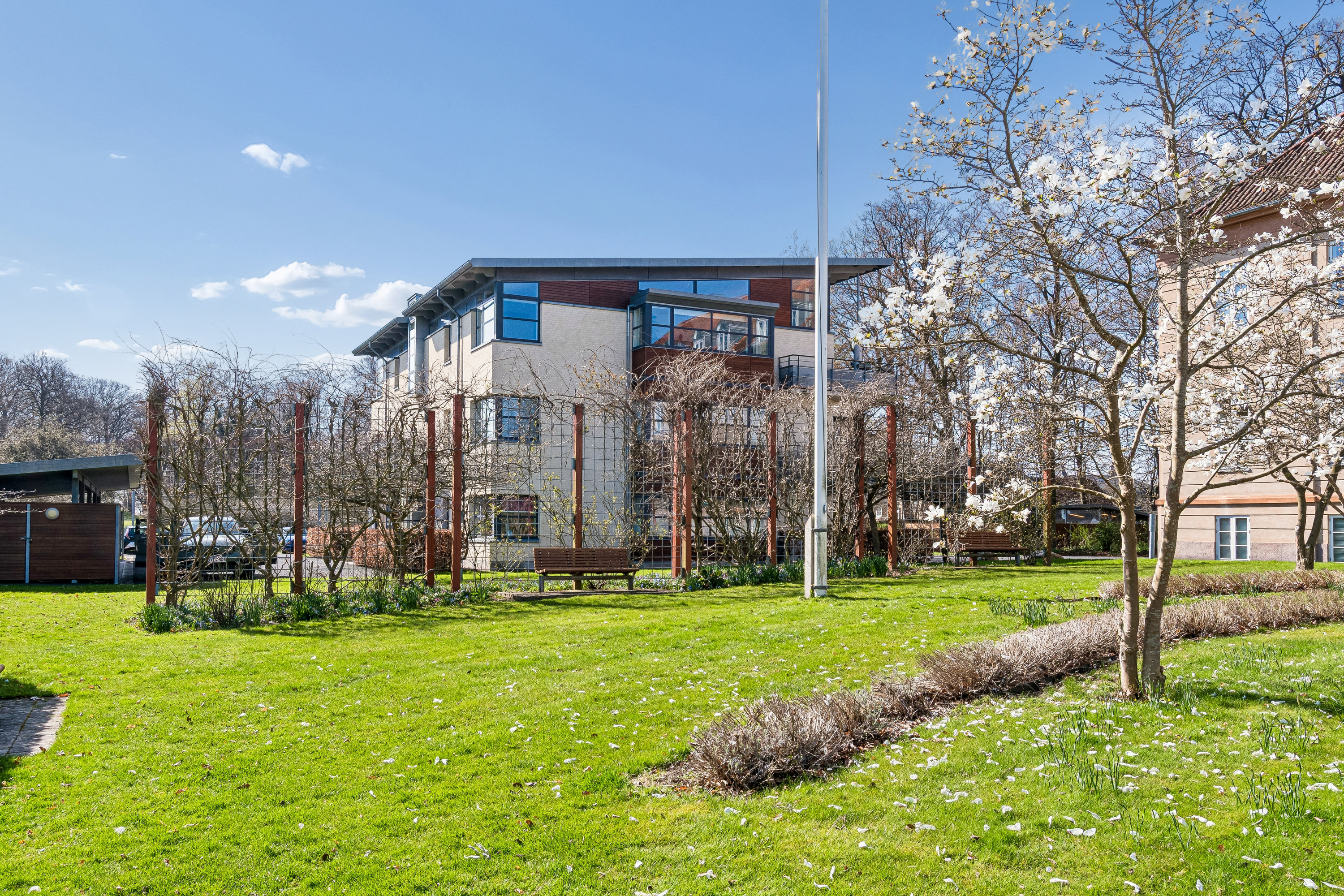 Fremhævet have billede i fuldskærmstilstand. Billede af Dronningens Vænge 9, 2. th., 2800 Kongens Lyngby