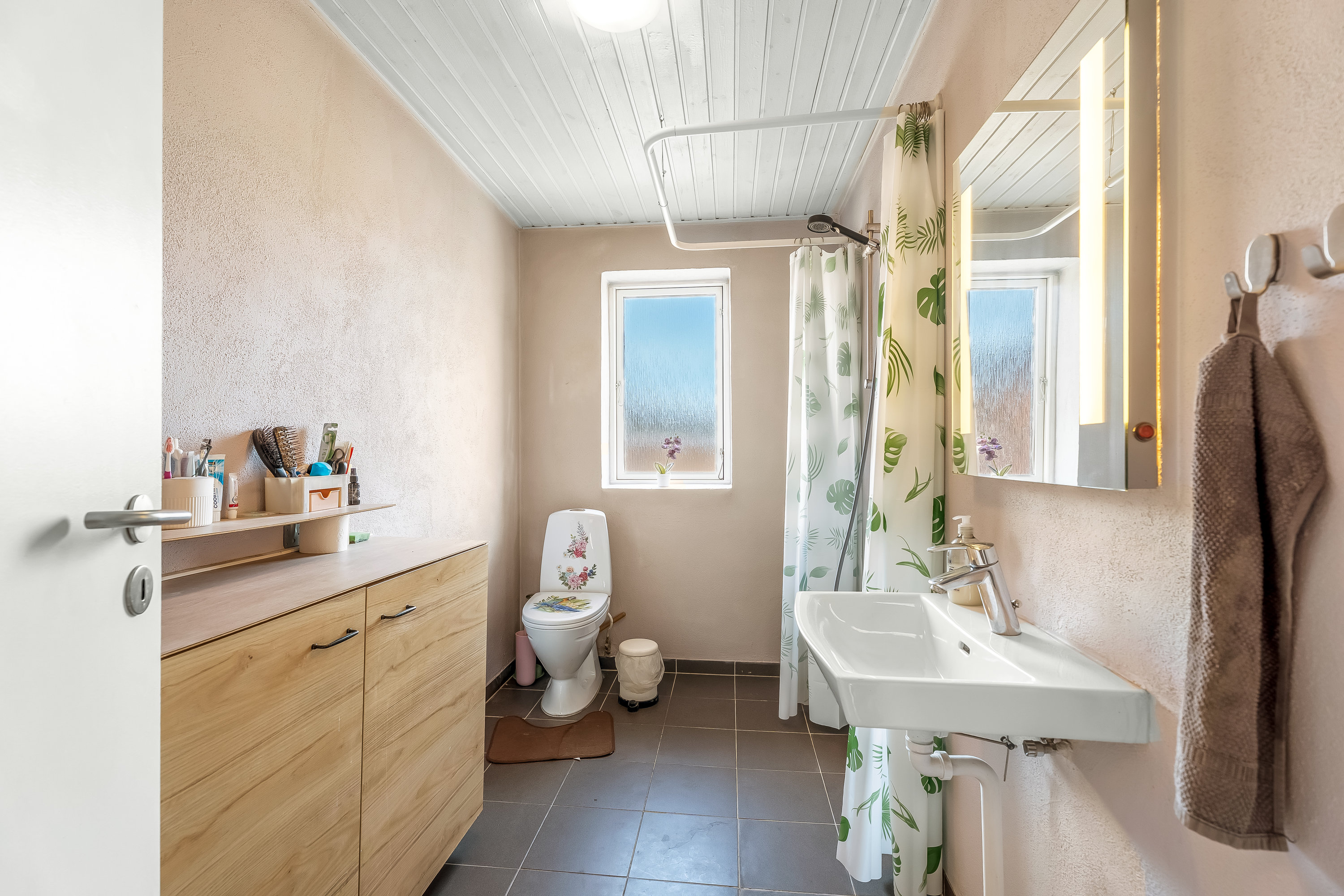 Fremhævet badeværelse billede i fuldskærmstilstand. Billede af Skolebanken 7, 4874 Gedser