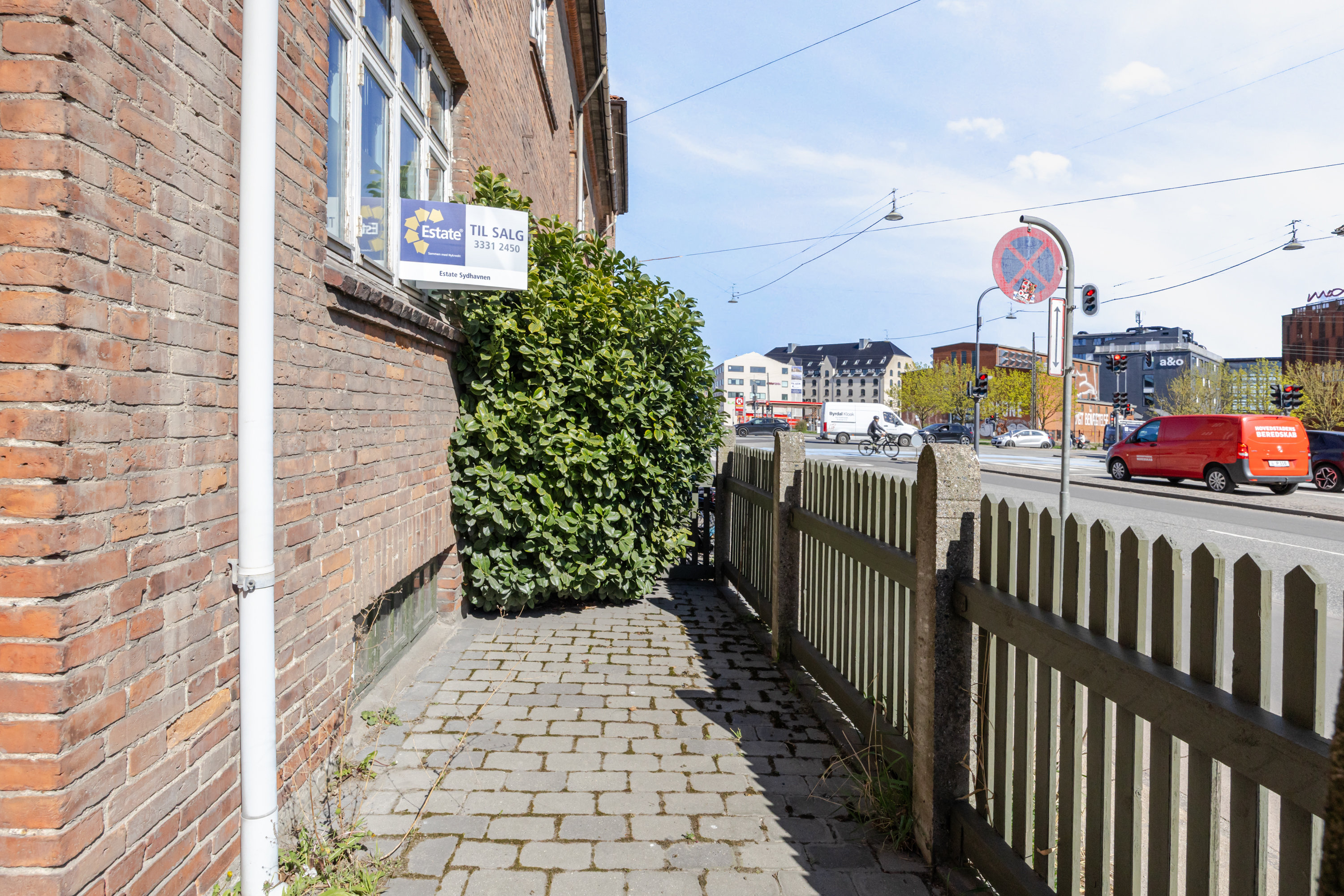 Fremhævet andet billede i fuldskærmstilstand. Billede af P. Knudsens Gade 6, st.. th., 2450 København SV