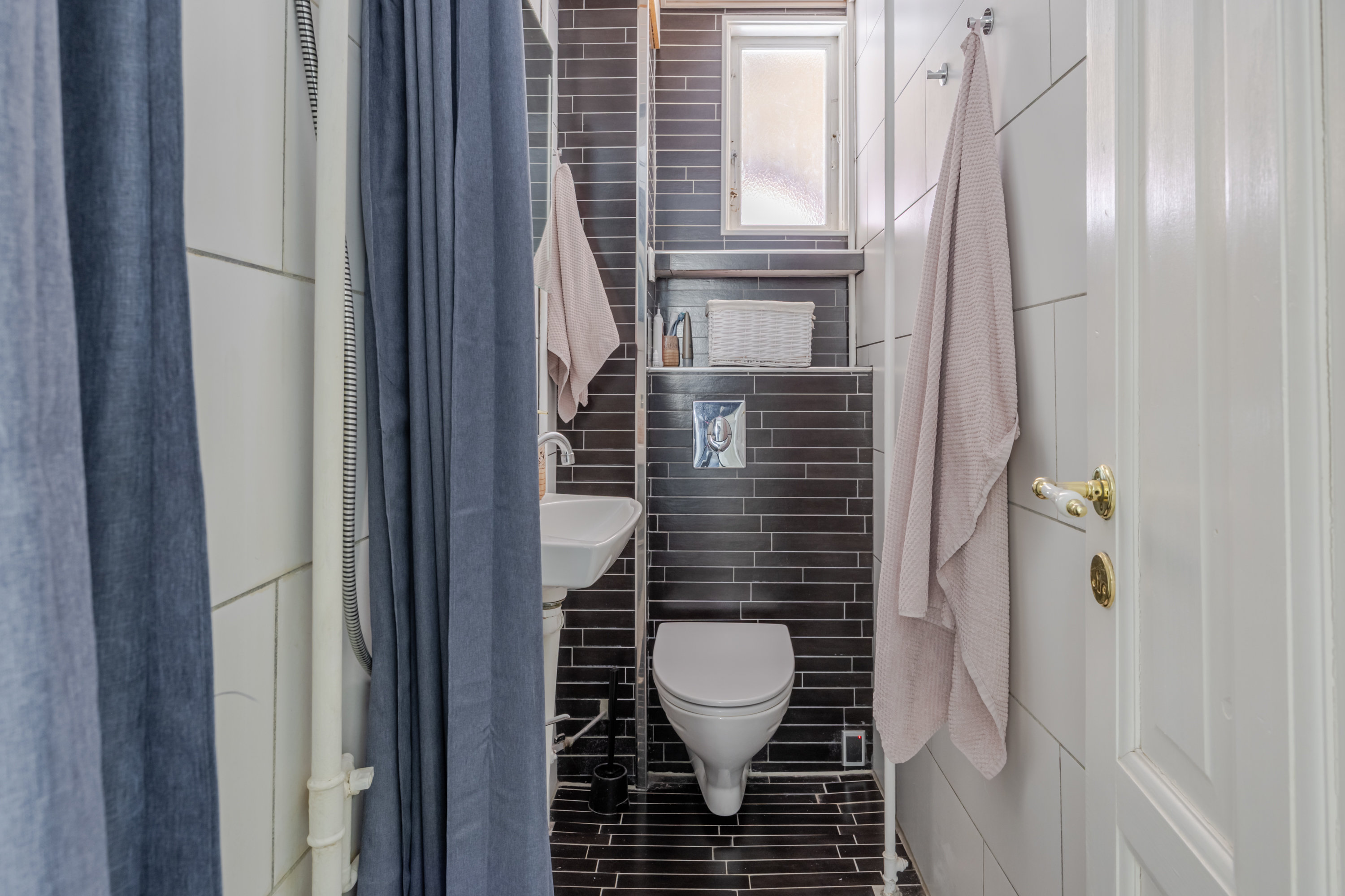 Fremhævet andet billede i fuldskærmstilstand. Billede af P. Knudsens Gade 6, st.. th., 2450 København SV