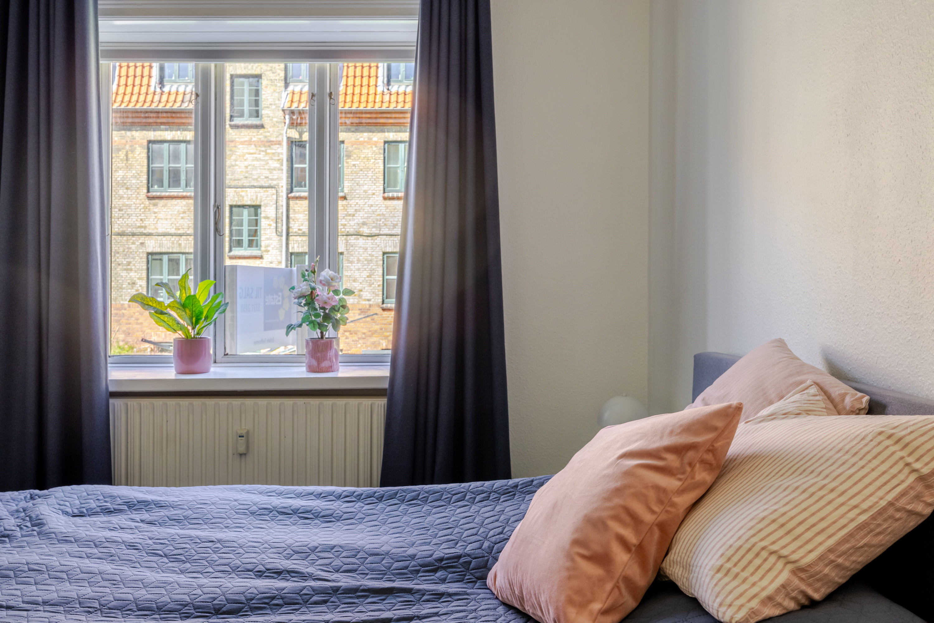 Fremhævet andet billede i fuldskærmstilstand. Billede af P. Knudsens Gade 6, st.. th., 2450 København SV