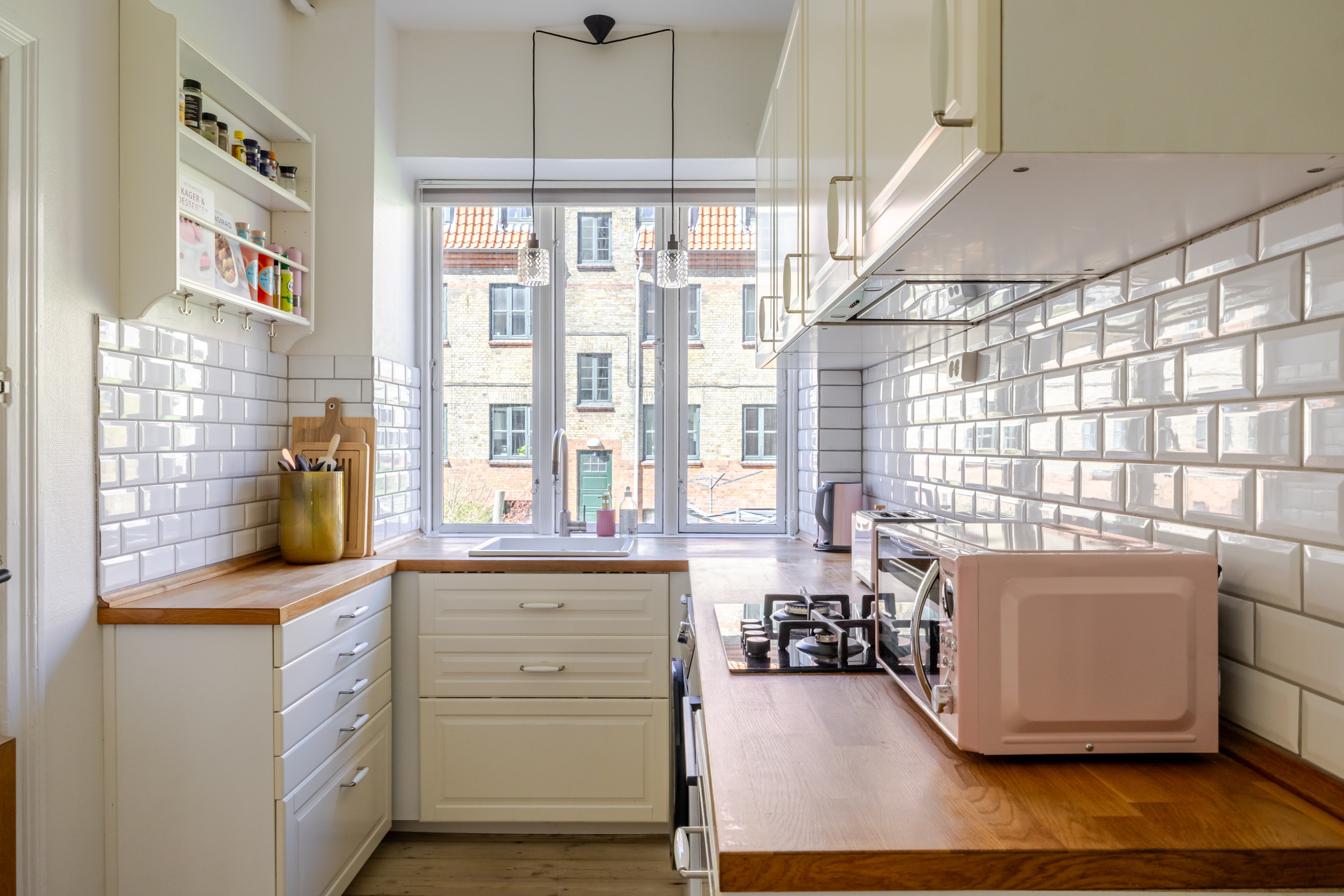 Fremhævet andet billede i fuldskærmstilstand. Billede af P. Knudsens Gade 6, st.. th., 2450 København SV