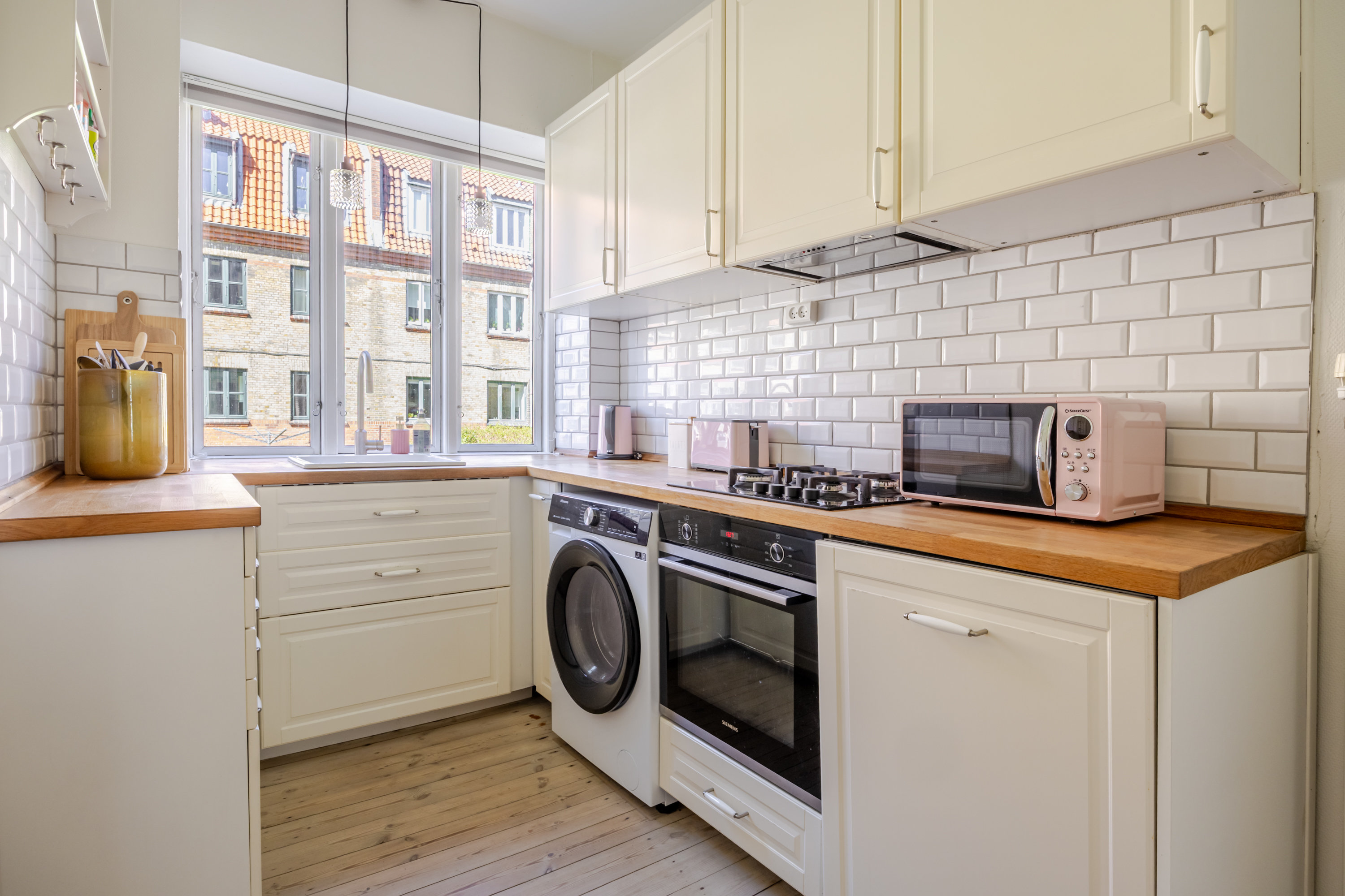 Fremhævet andet billede i fuldskærmstilstand. Billede af P. Knudsens Gade 6, st.. th., 2450 København SV